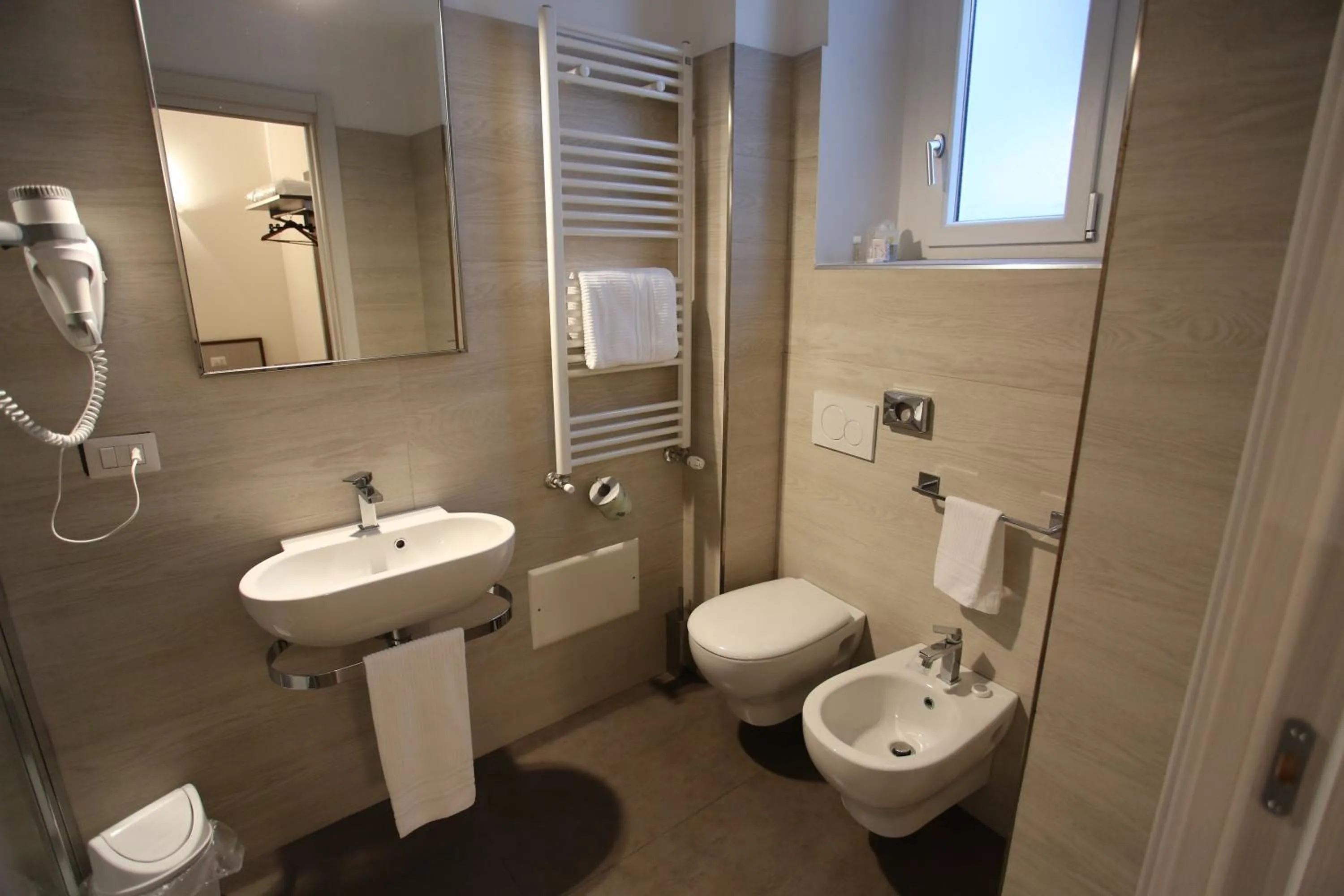 Bathroom in Hotel Eubea