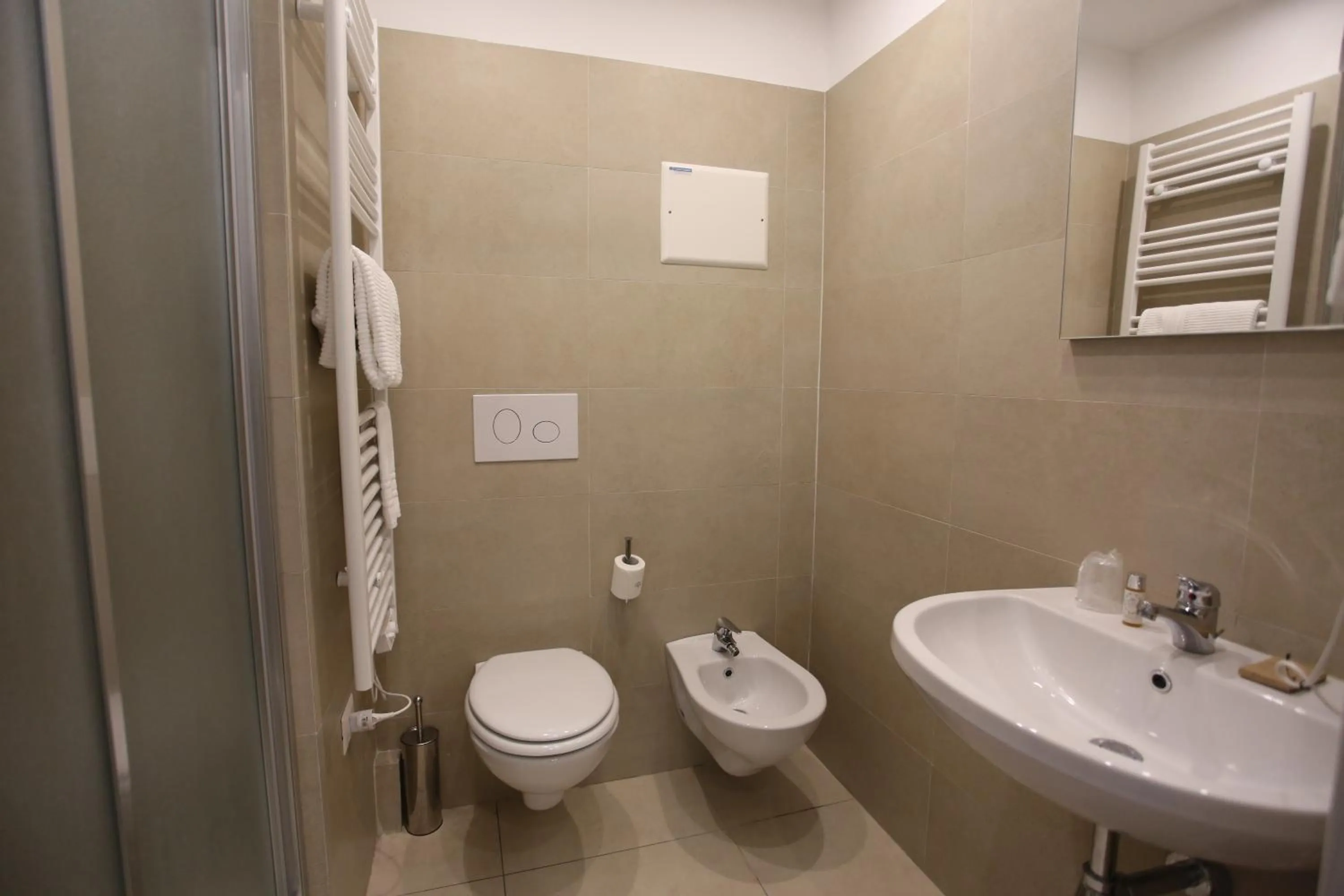 Shower in Hotel Eubea