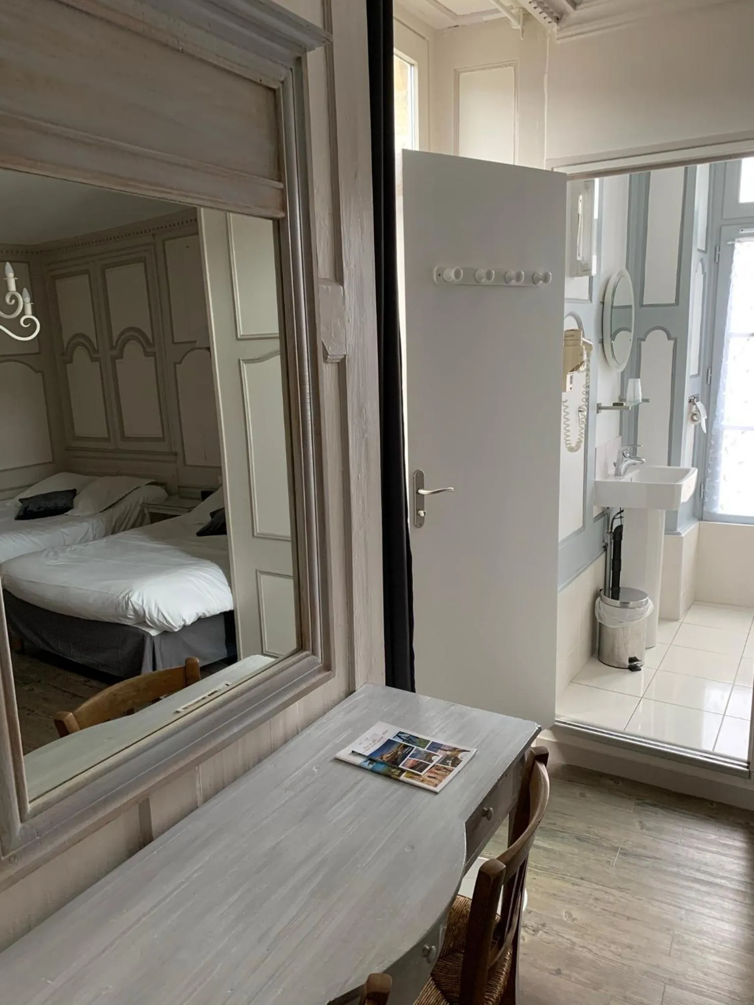 Bathroom, Bed in Au Fin Gourmet