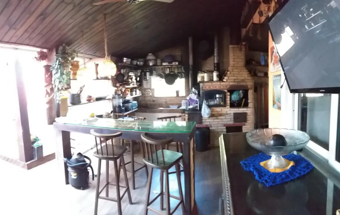 Restaurant/places to eat in Airport Pousada