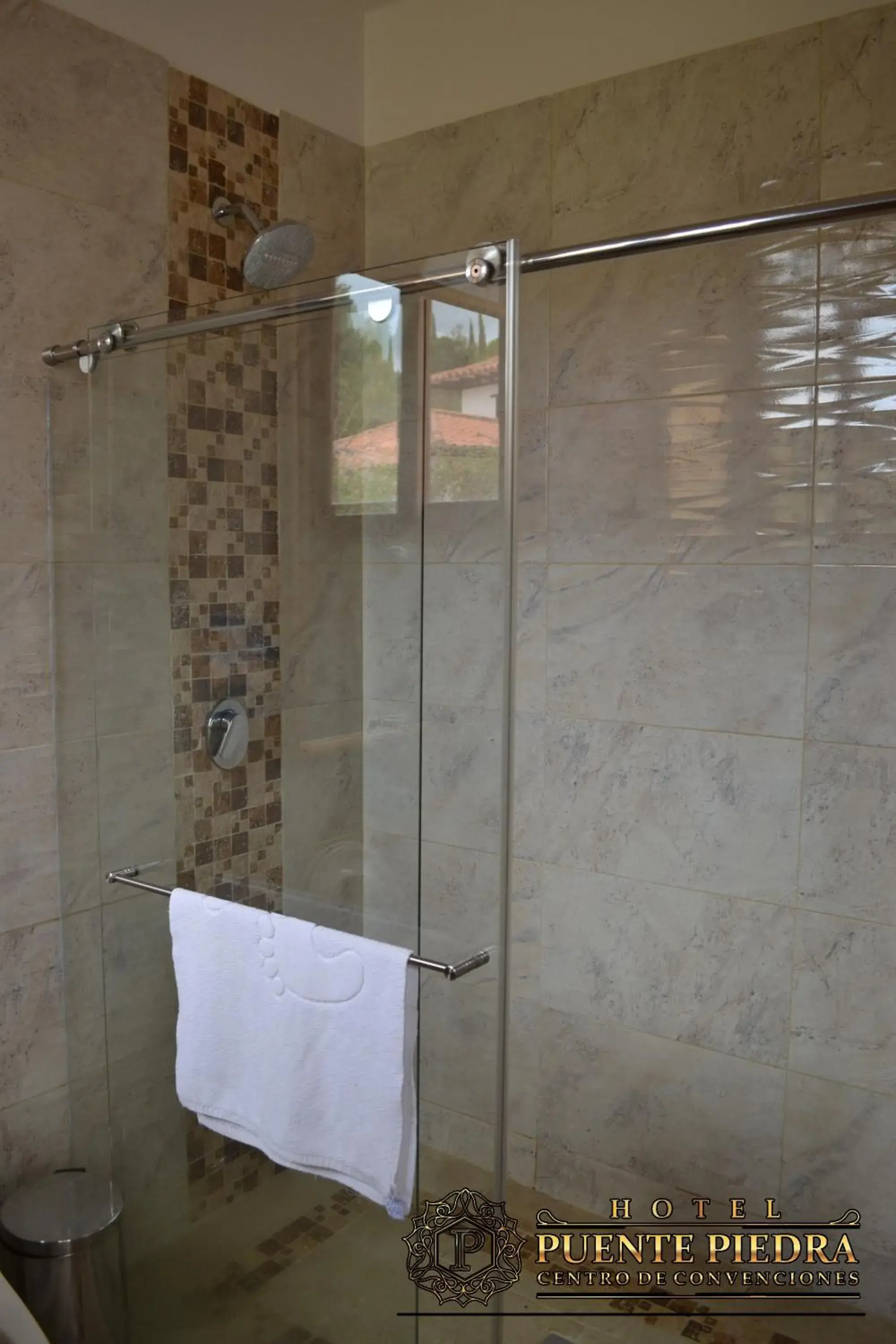 Standard Quadruple Room in Hotel Puente Piedra Standard Quadruple Room in Hotel Puente Piedra