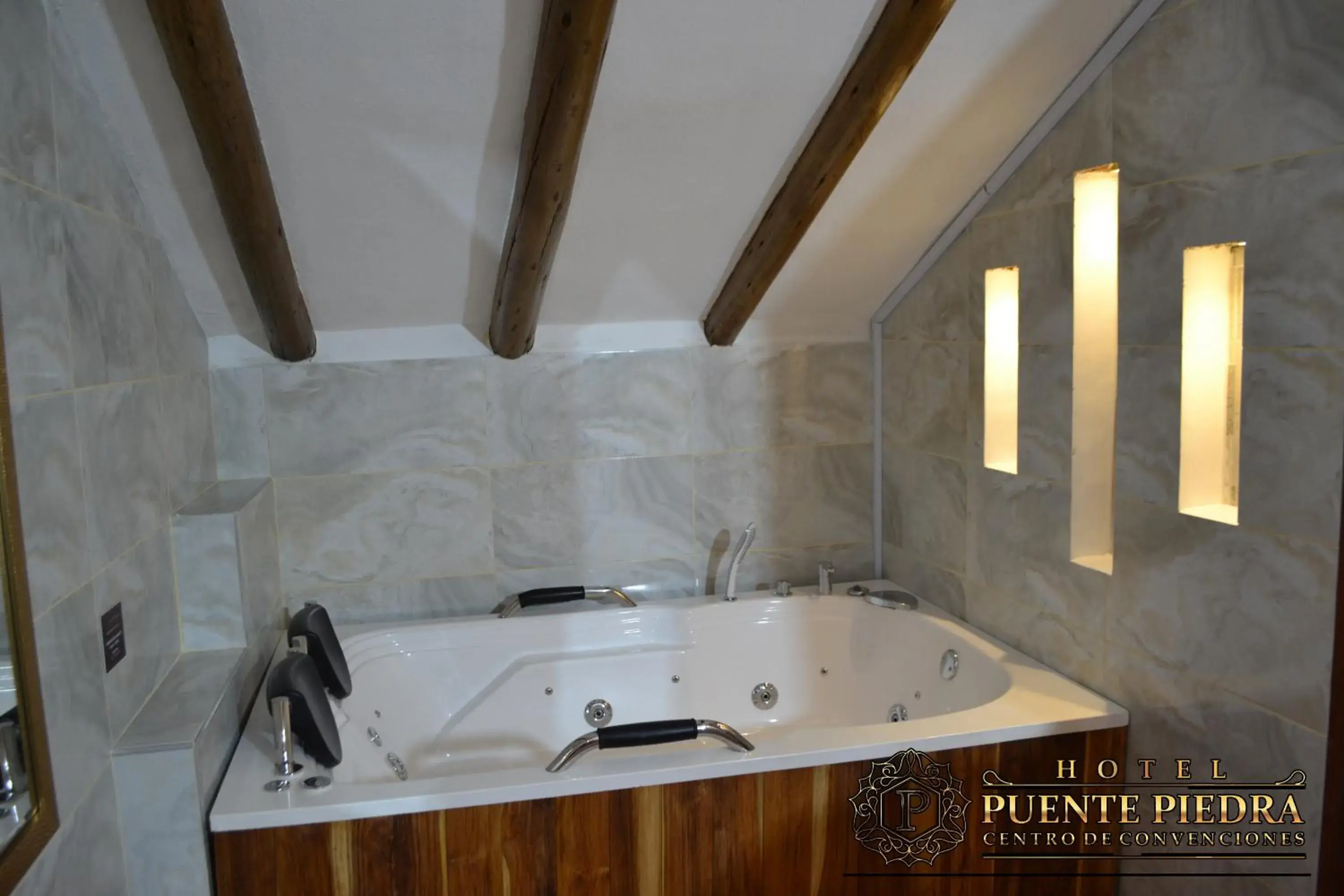 Family Room with Bath in Hotel Puente Piedra Family Room with Bath in Hotel Puente Piedra