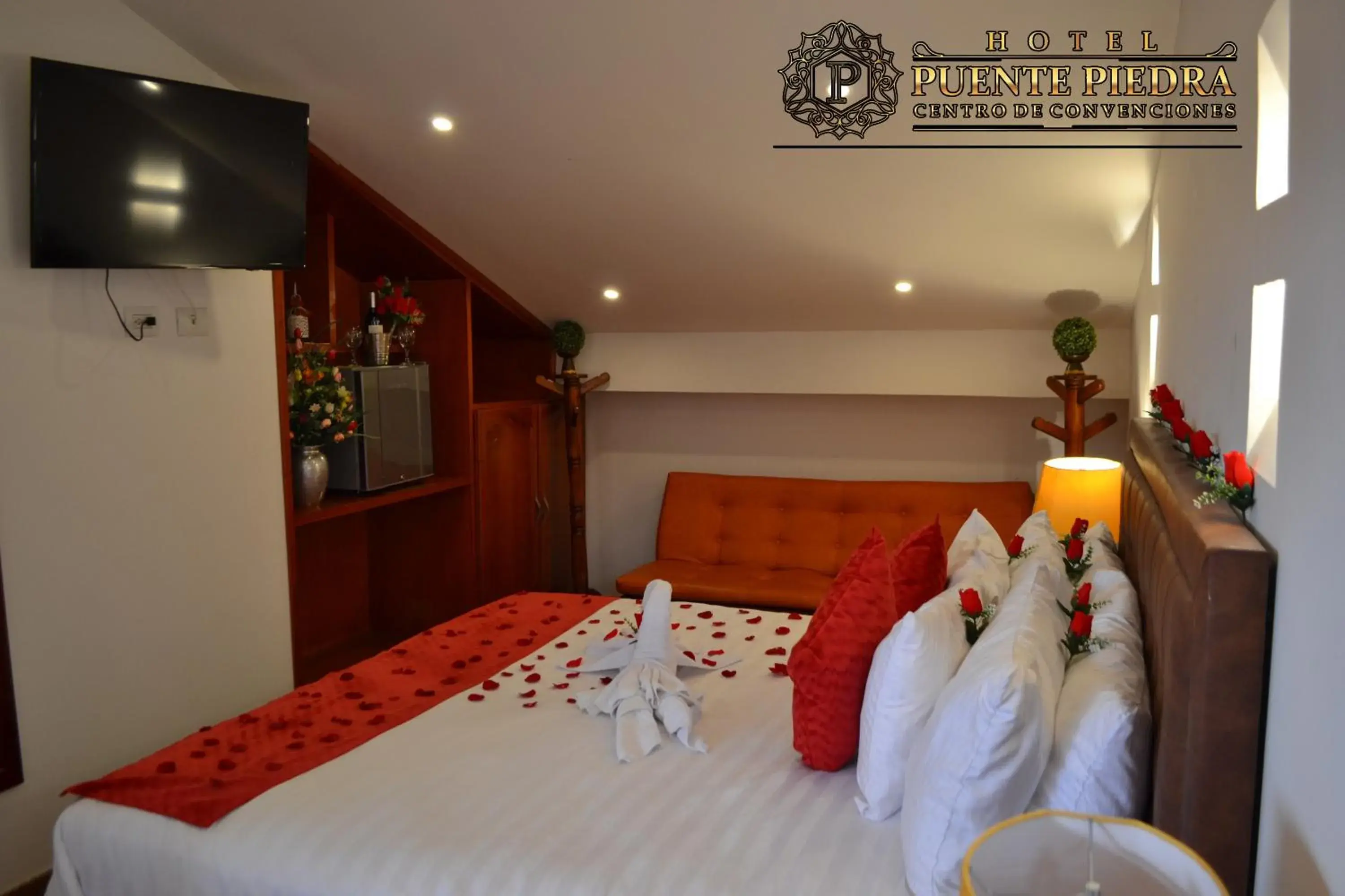 King Suite with Spa Bath in Hotel Puente Piedra King Suite with Spa Bath in Hotel Puente Piedra