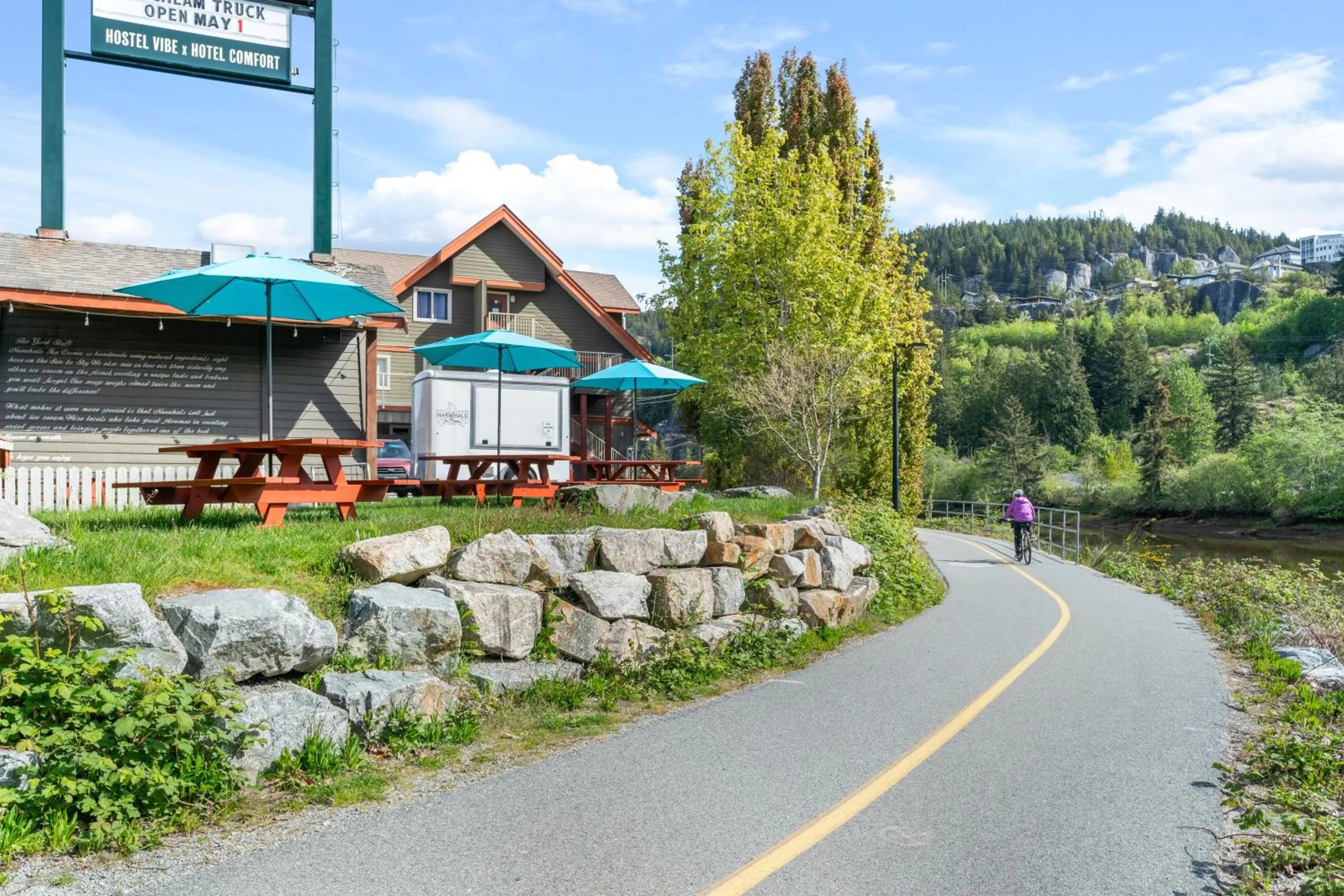 Property building in Squamish Adventure Inn