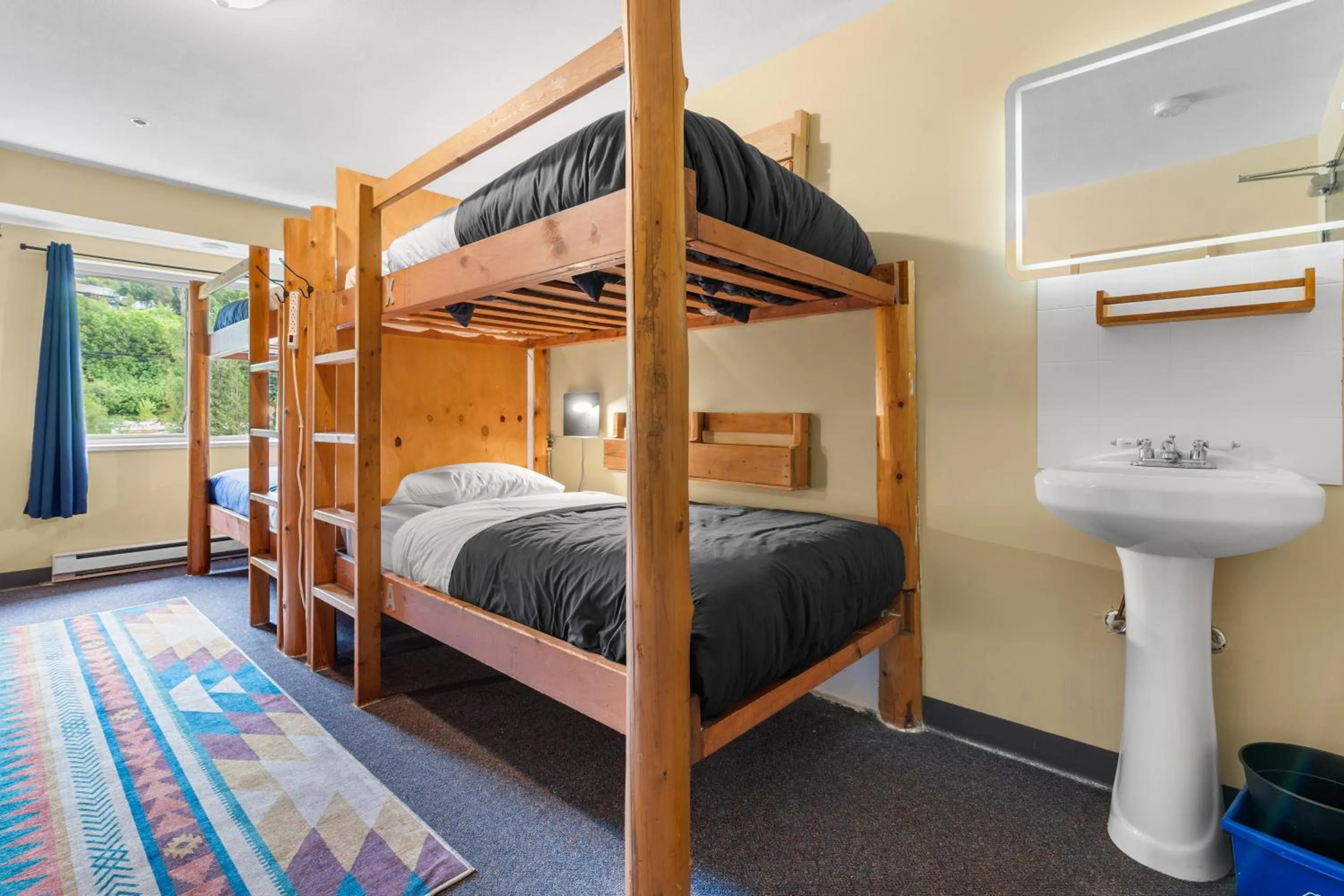 Photo of the whole room, Bed in Squamish Adventure Inn