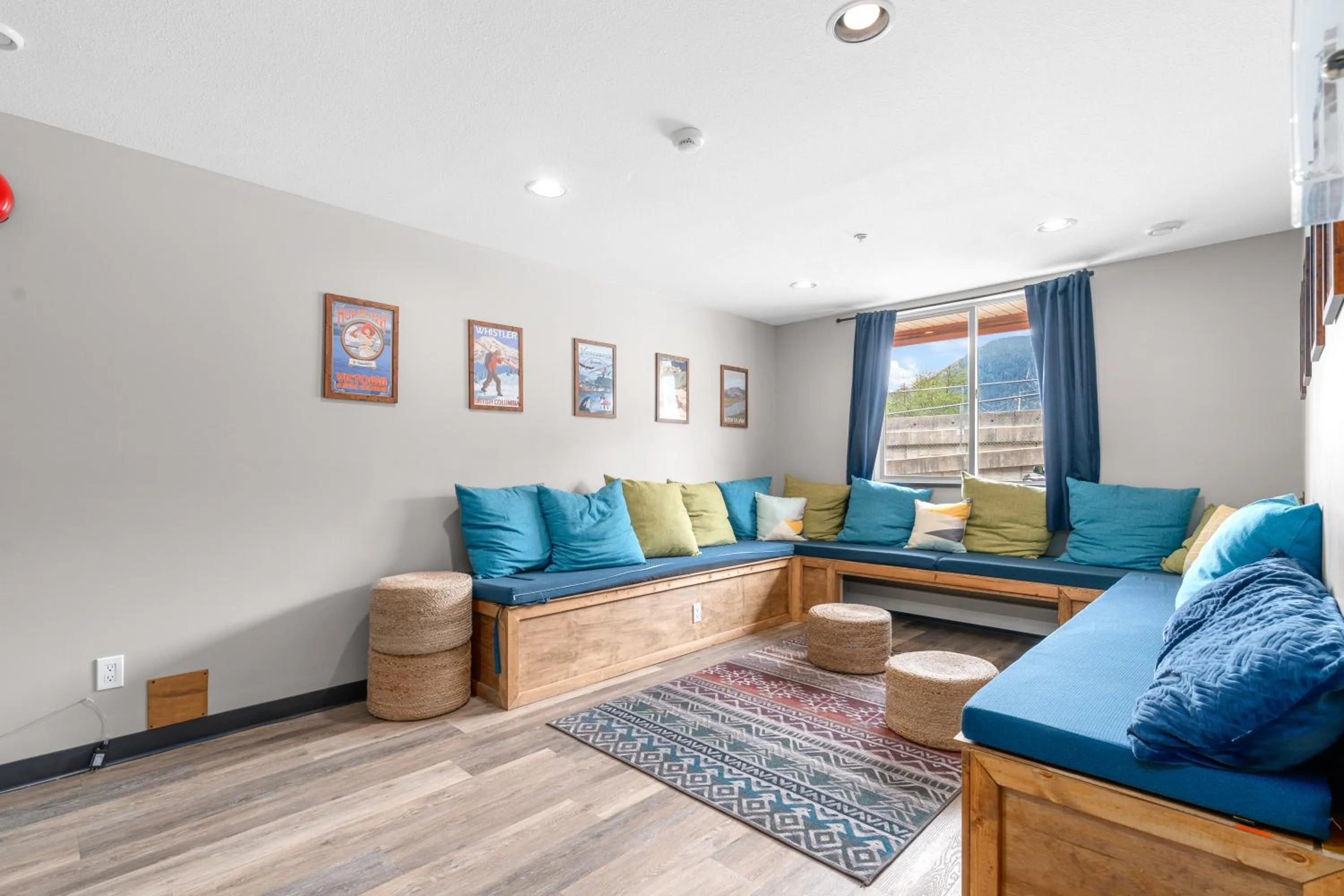 Property building in Squamish Adventure Inn