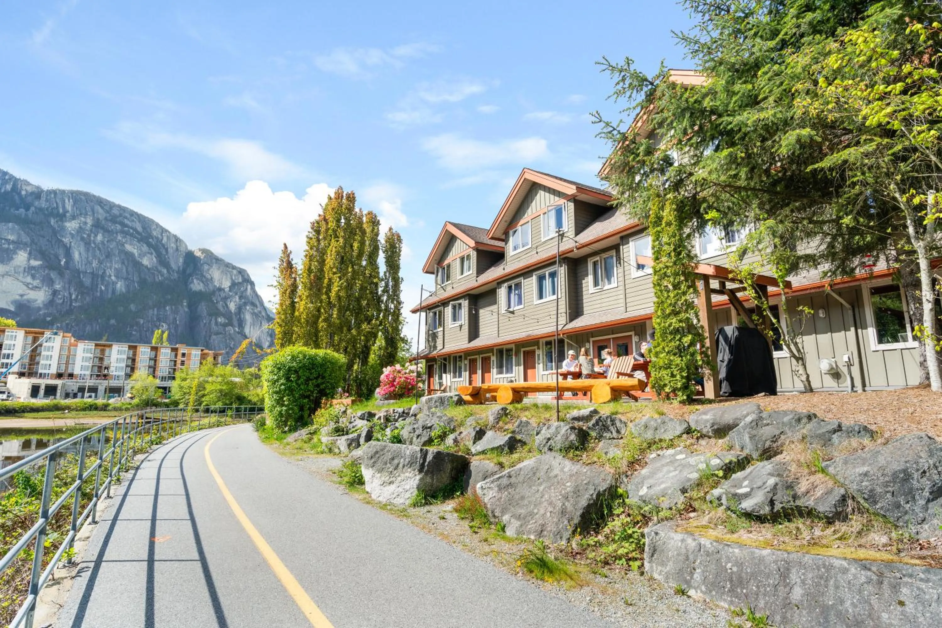 Property building in Squamish Adventure Inn