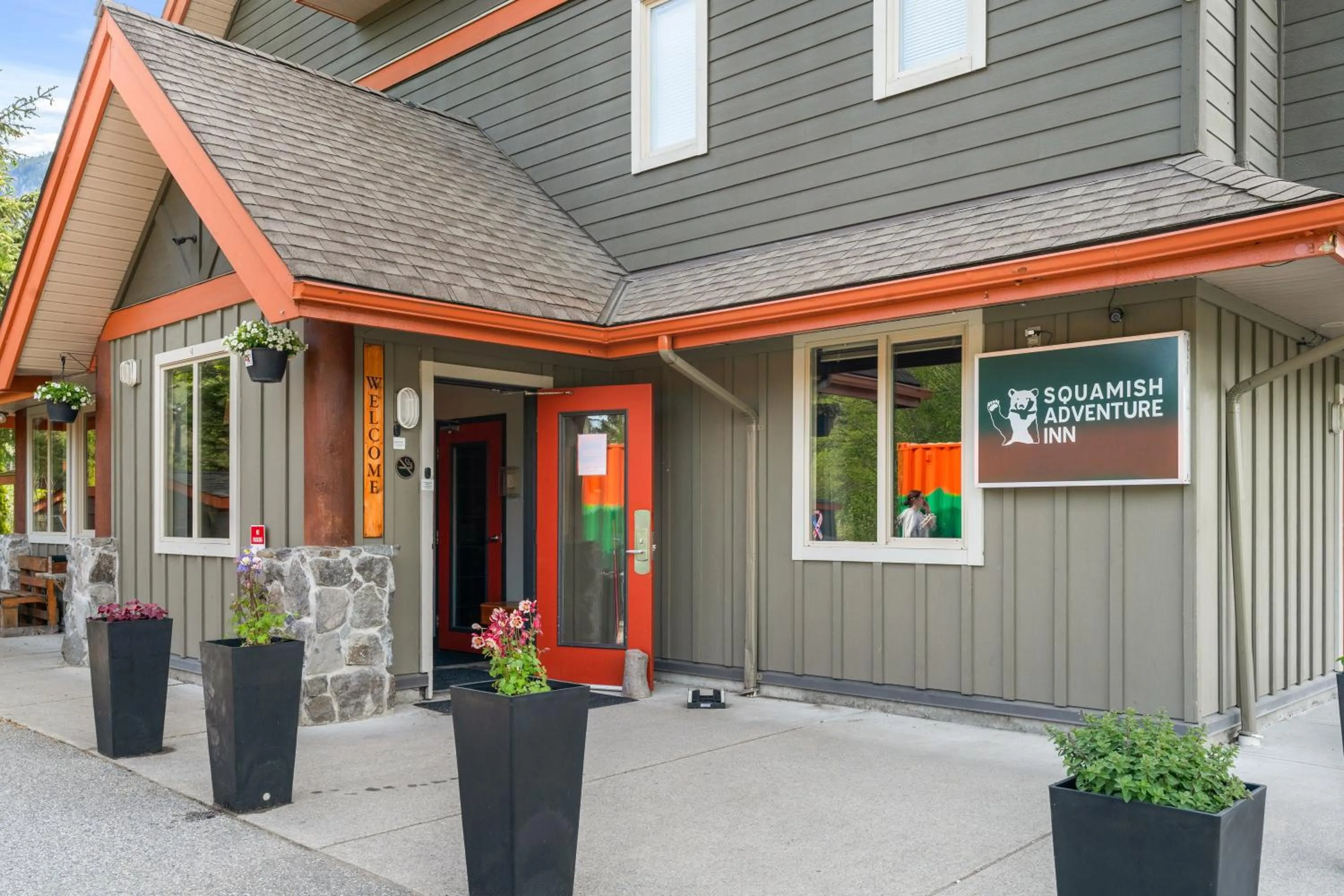 Property building in Squamish Adventure Inn