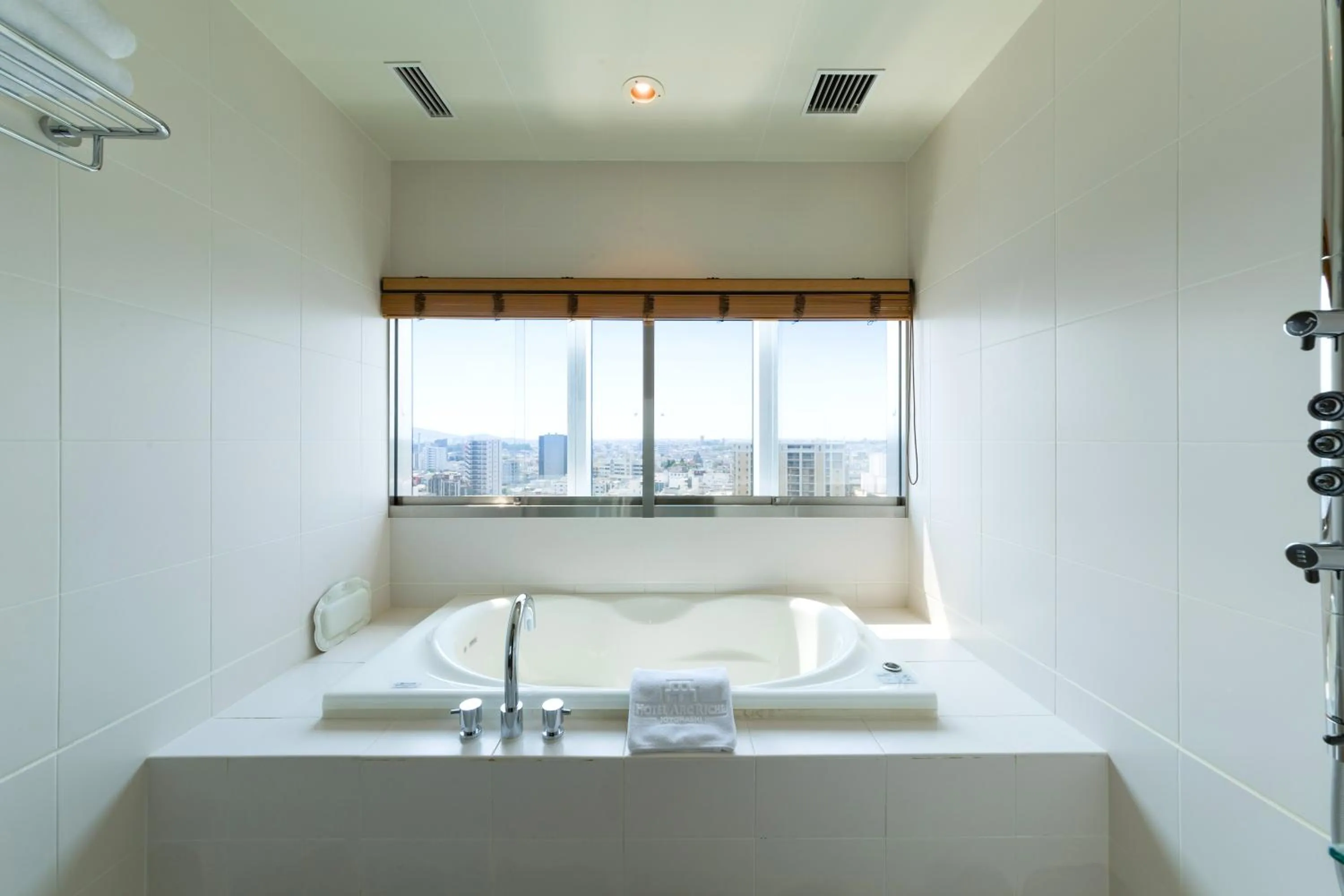 Bathroom, Bed in Hotel Arc Riche Toyohashi