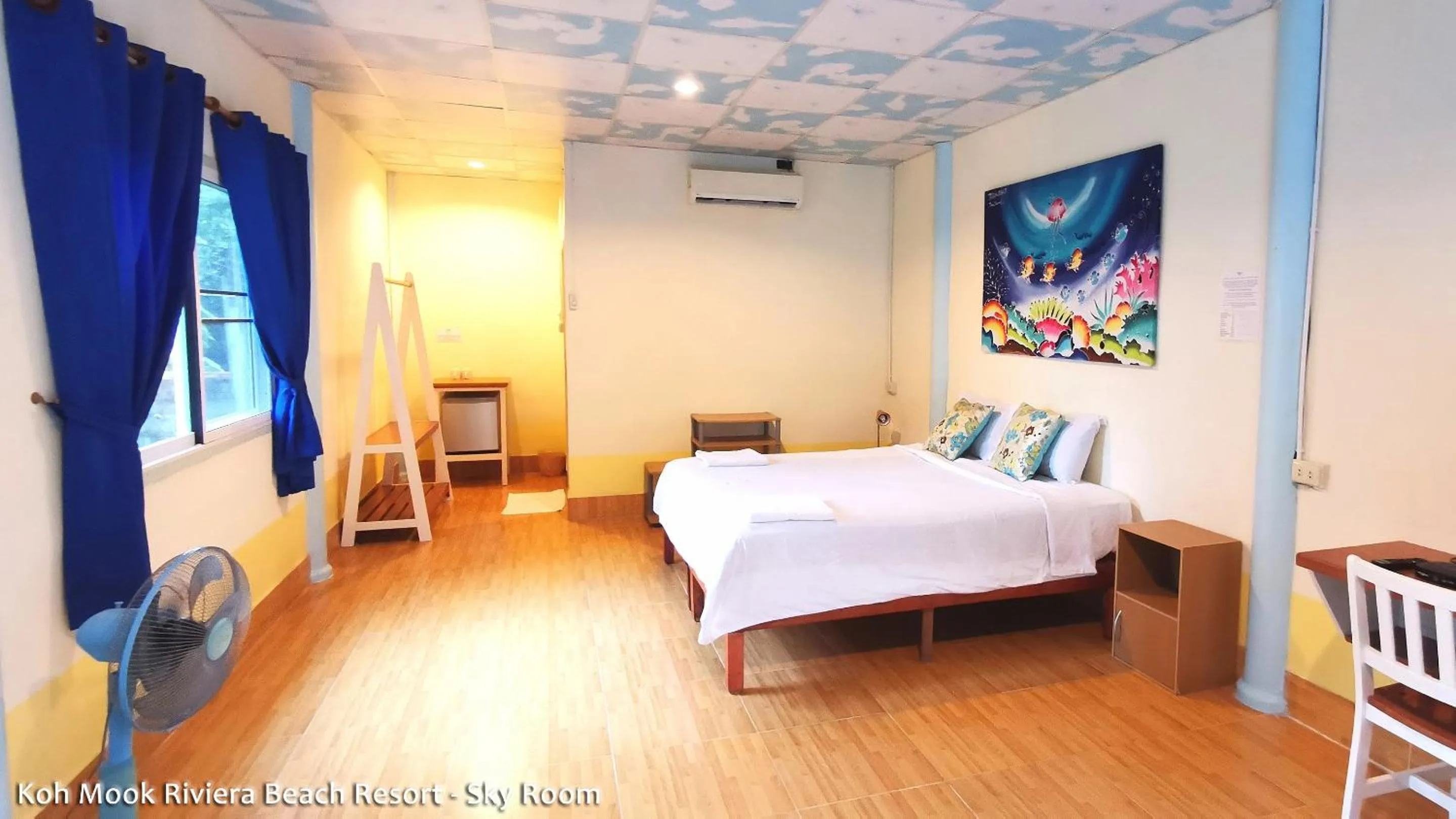 Photo of the whole room, Bed in Koh Mook Riviera Beach Resort