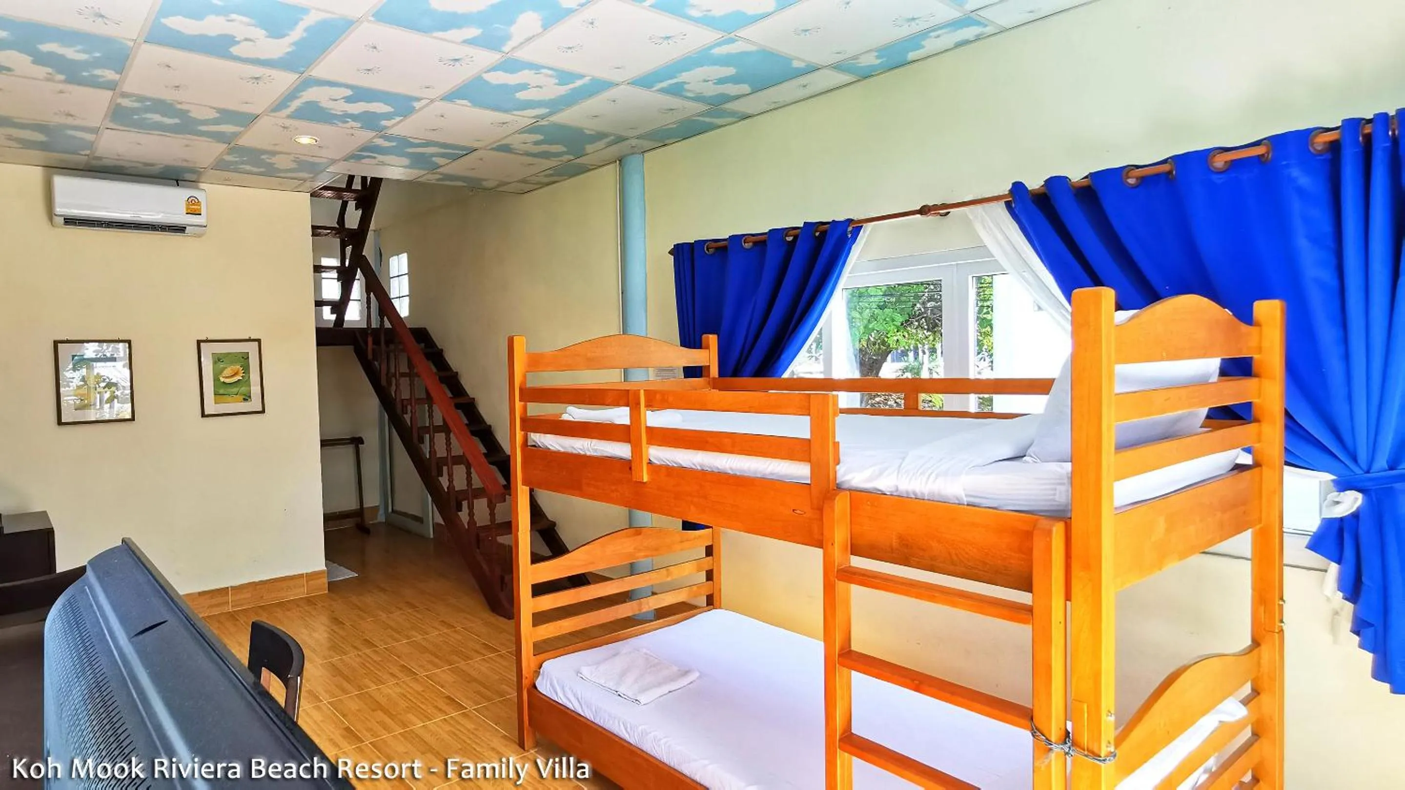 Photo of the whole room, Bed in Koh Mook Riviera Beach Resort