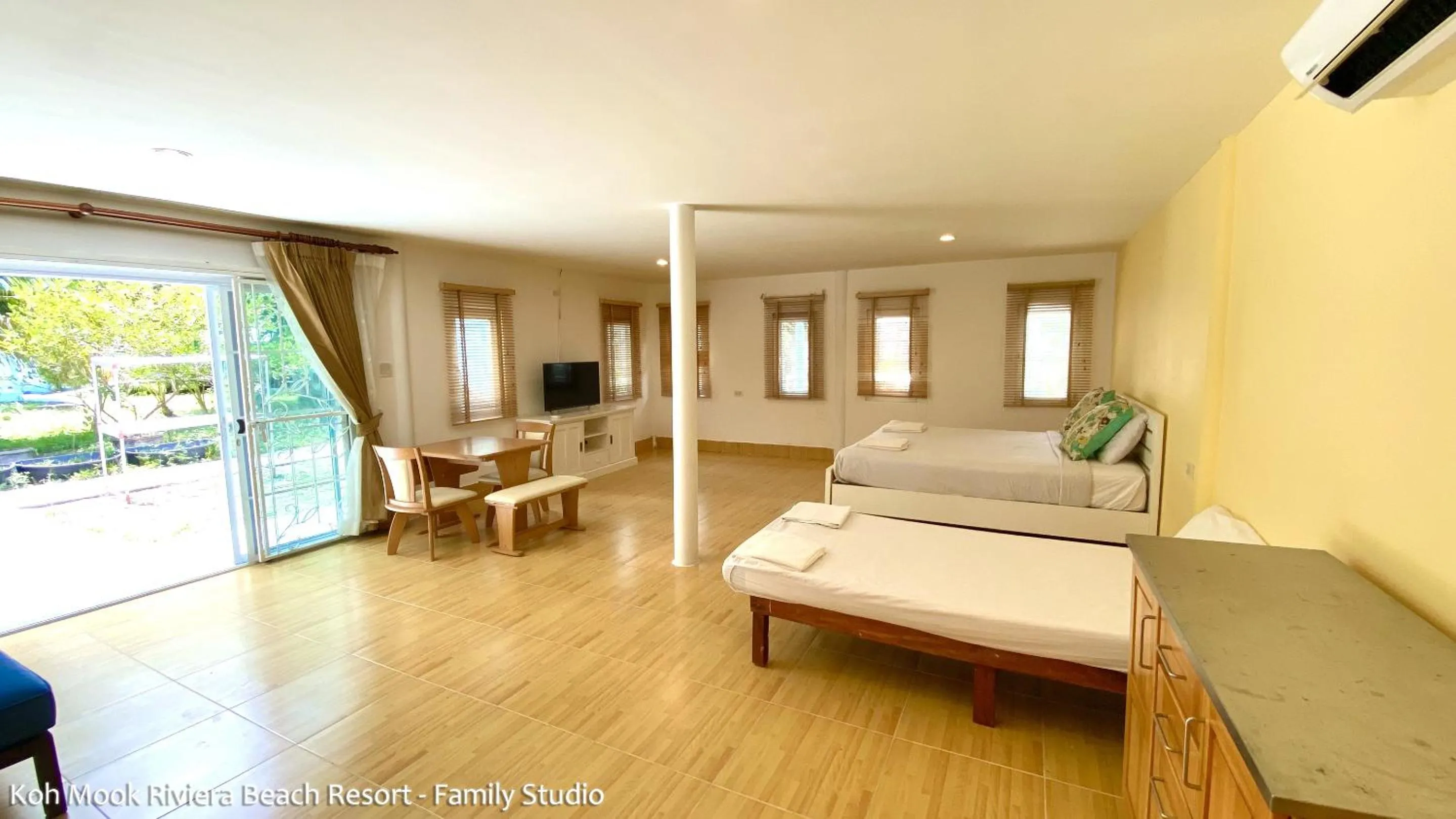 Photo of the whole room, Bed in Koh Mook Riviera Beach Resort