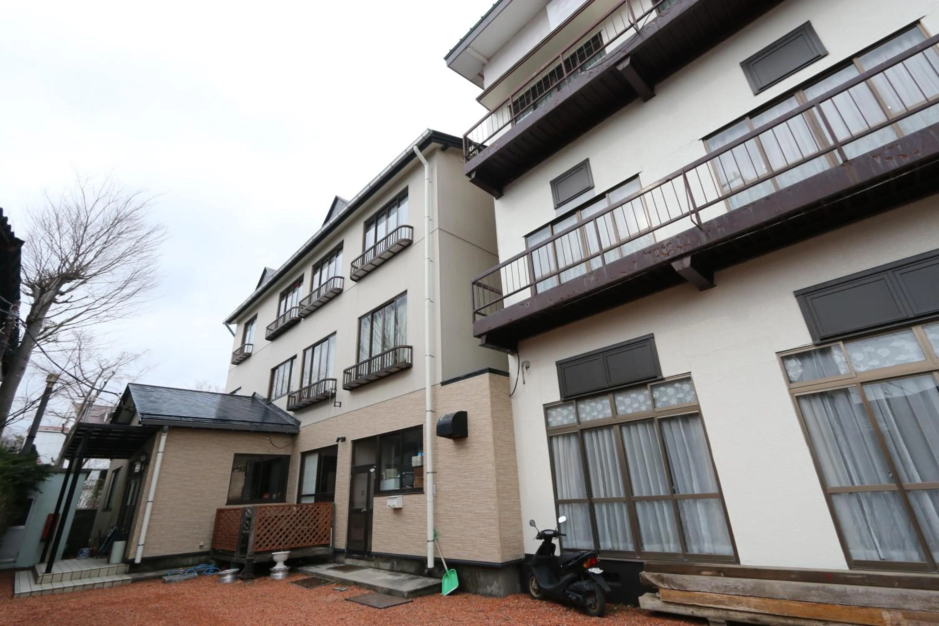 Facade/entrance in Sugakuso
