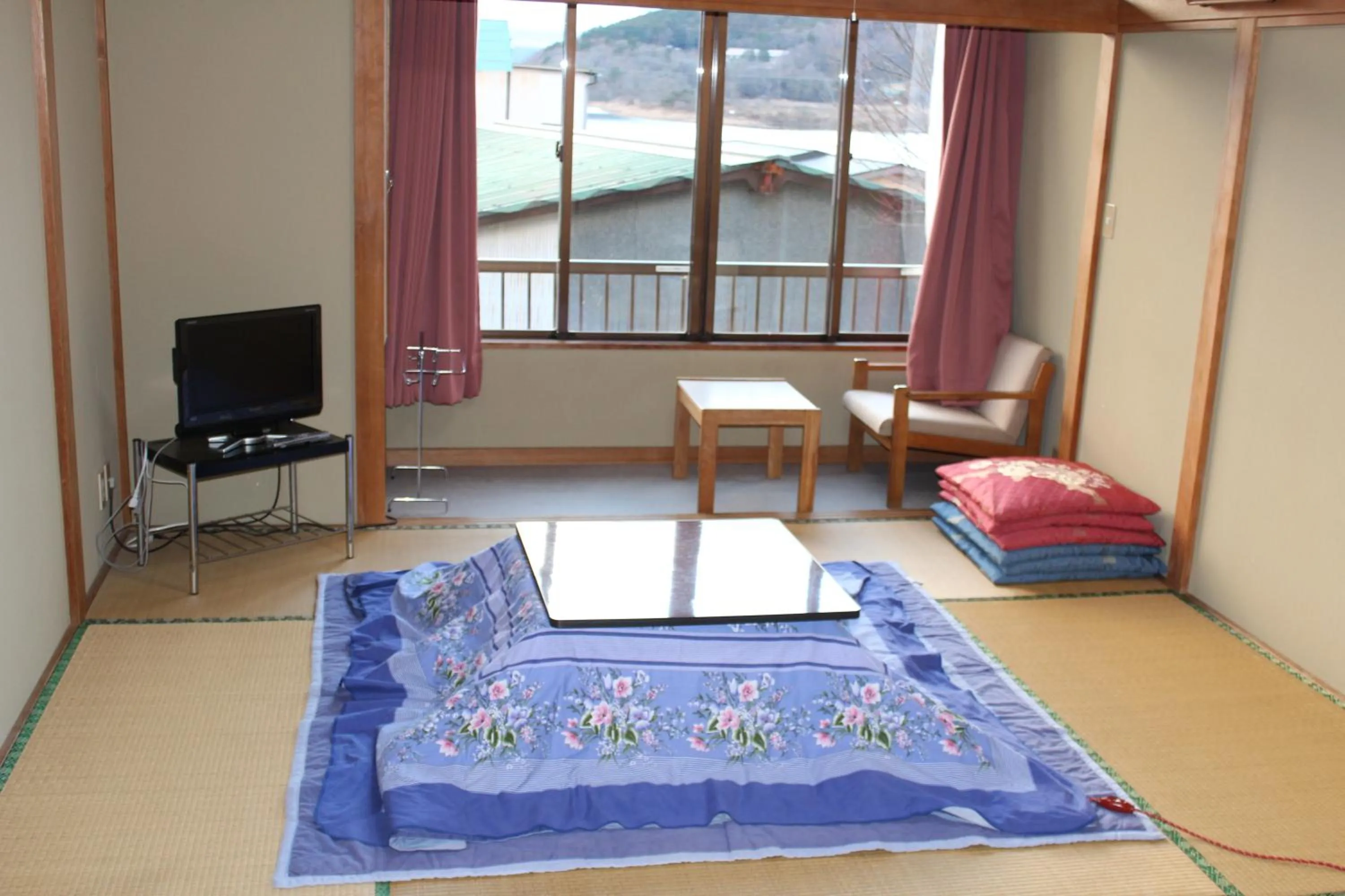 Photo of the whole room in Sugakuso