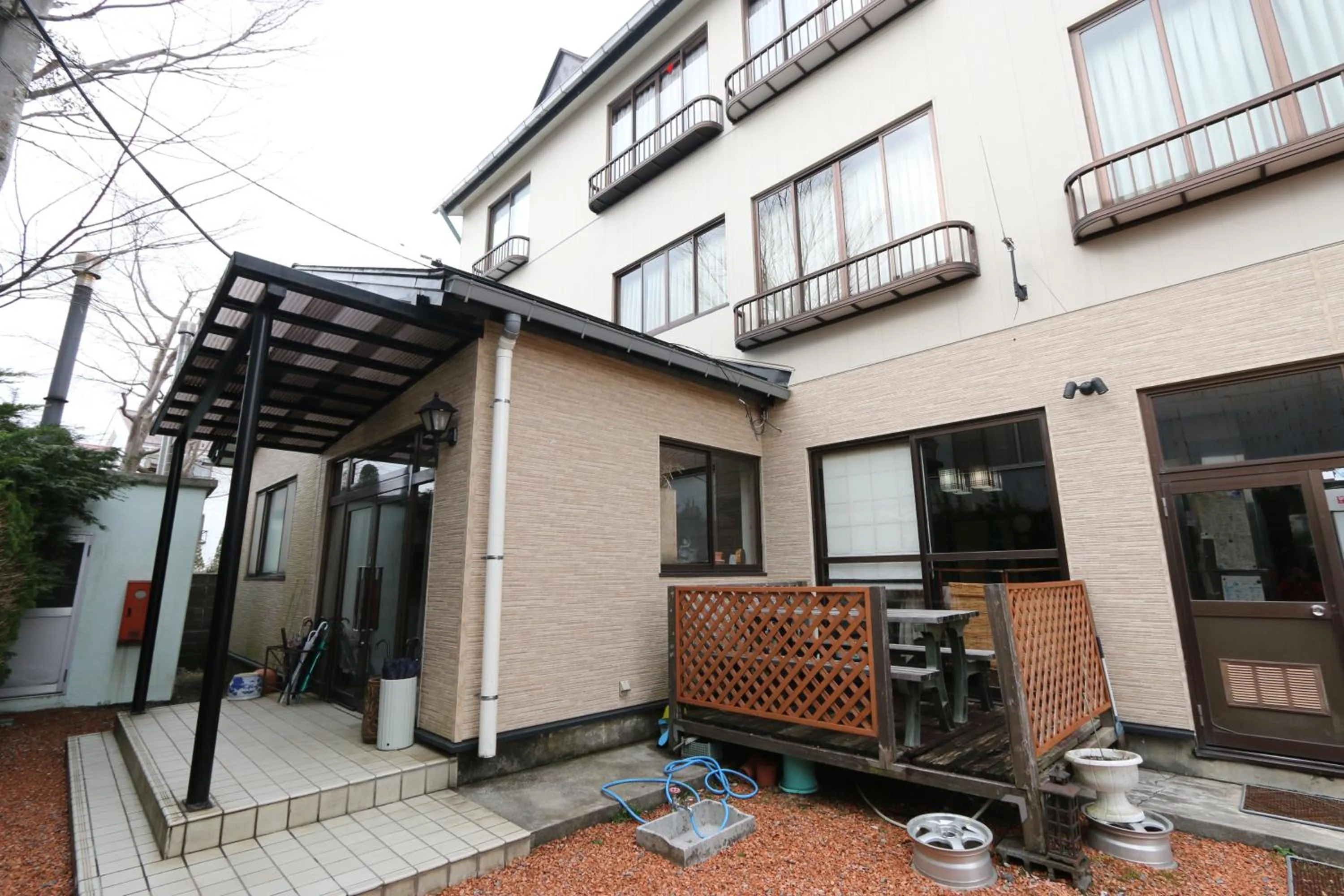 Facade/entrance in Sugakuso