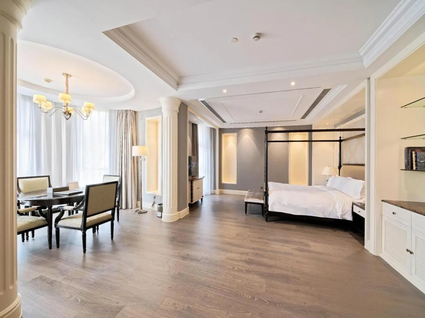 Yinrun Jinjiang Castle Hotel