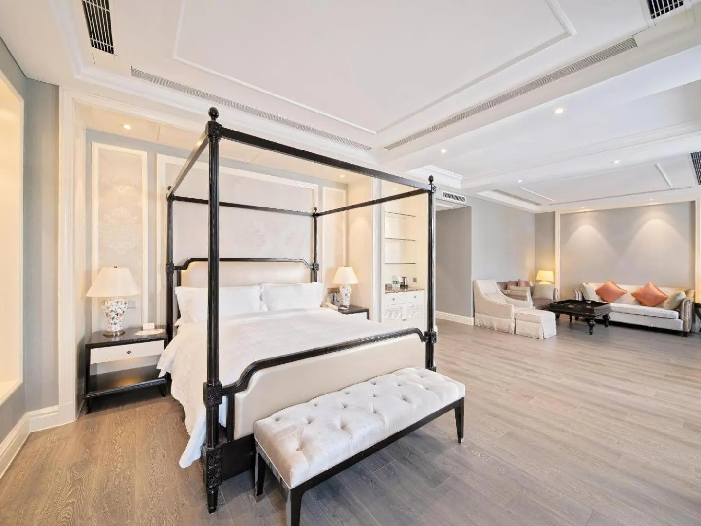 Yinrun Jinjiang Castle Hotel