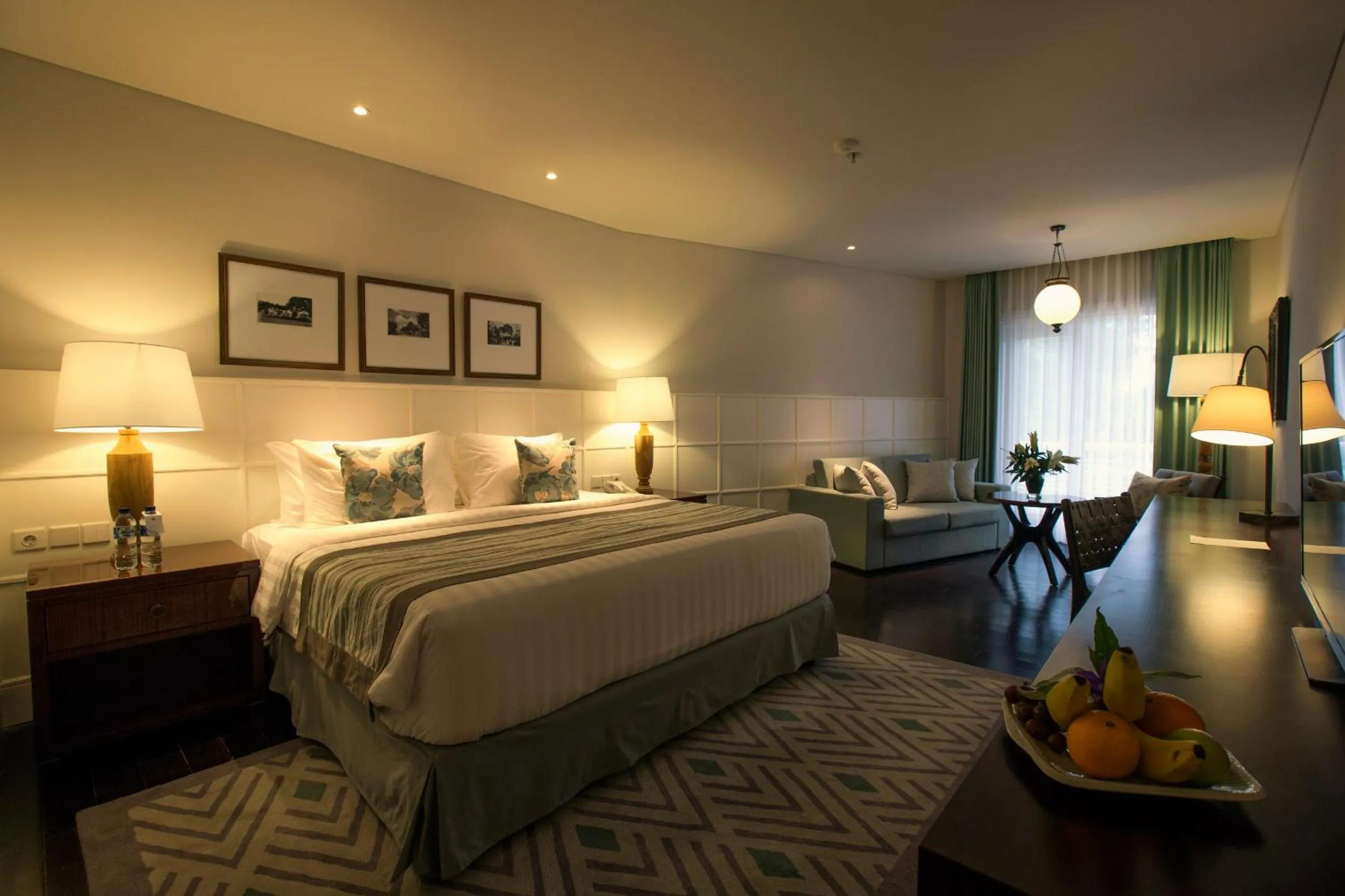 Bed in The Shalimar Boutique Hotel