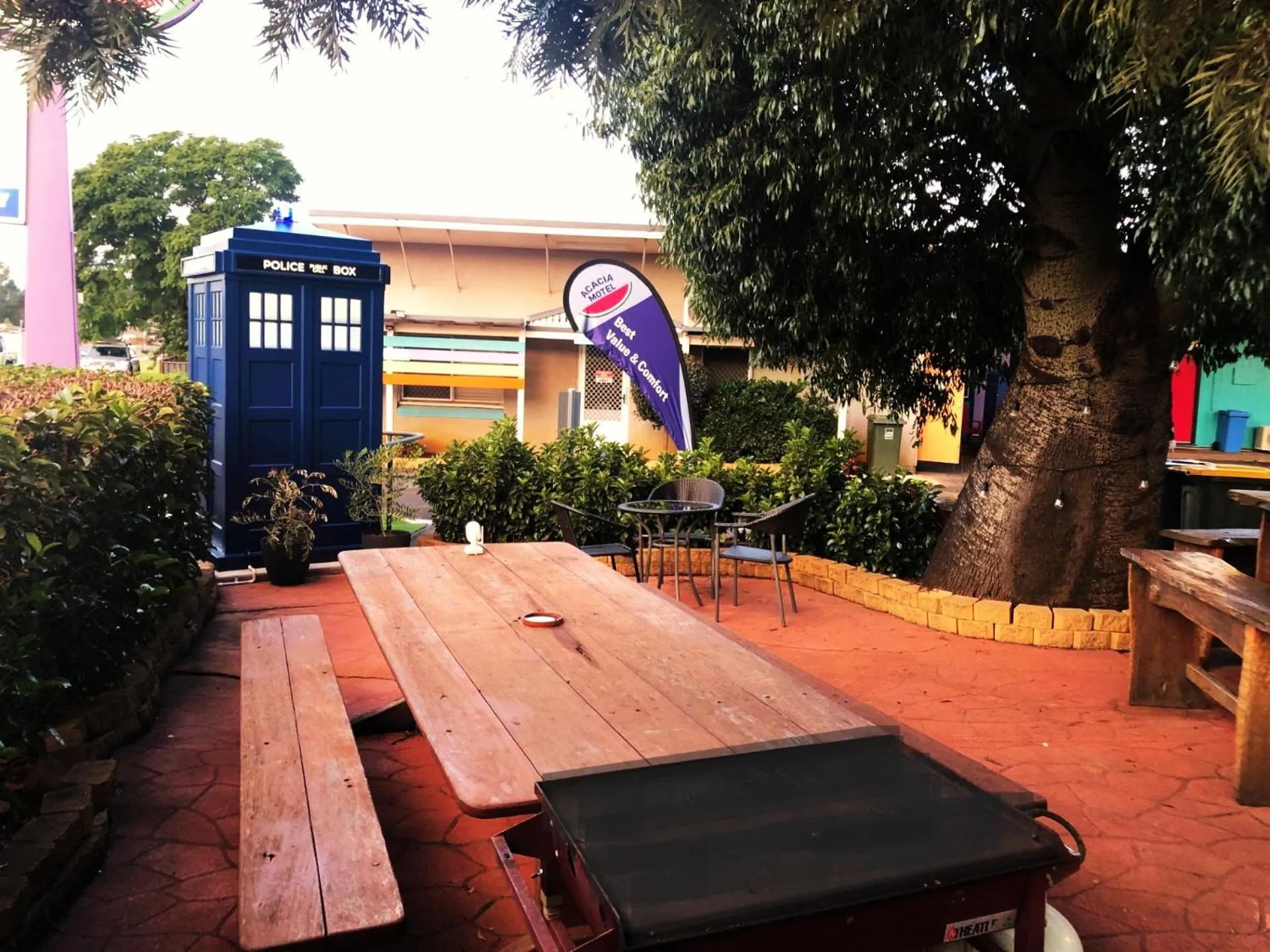 BBQ facilities in Acacia Motel