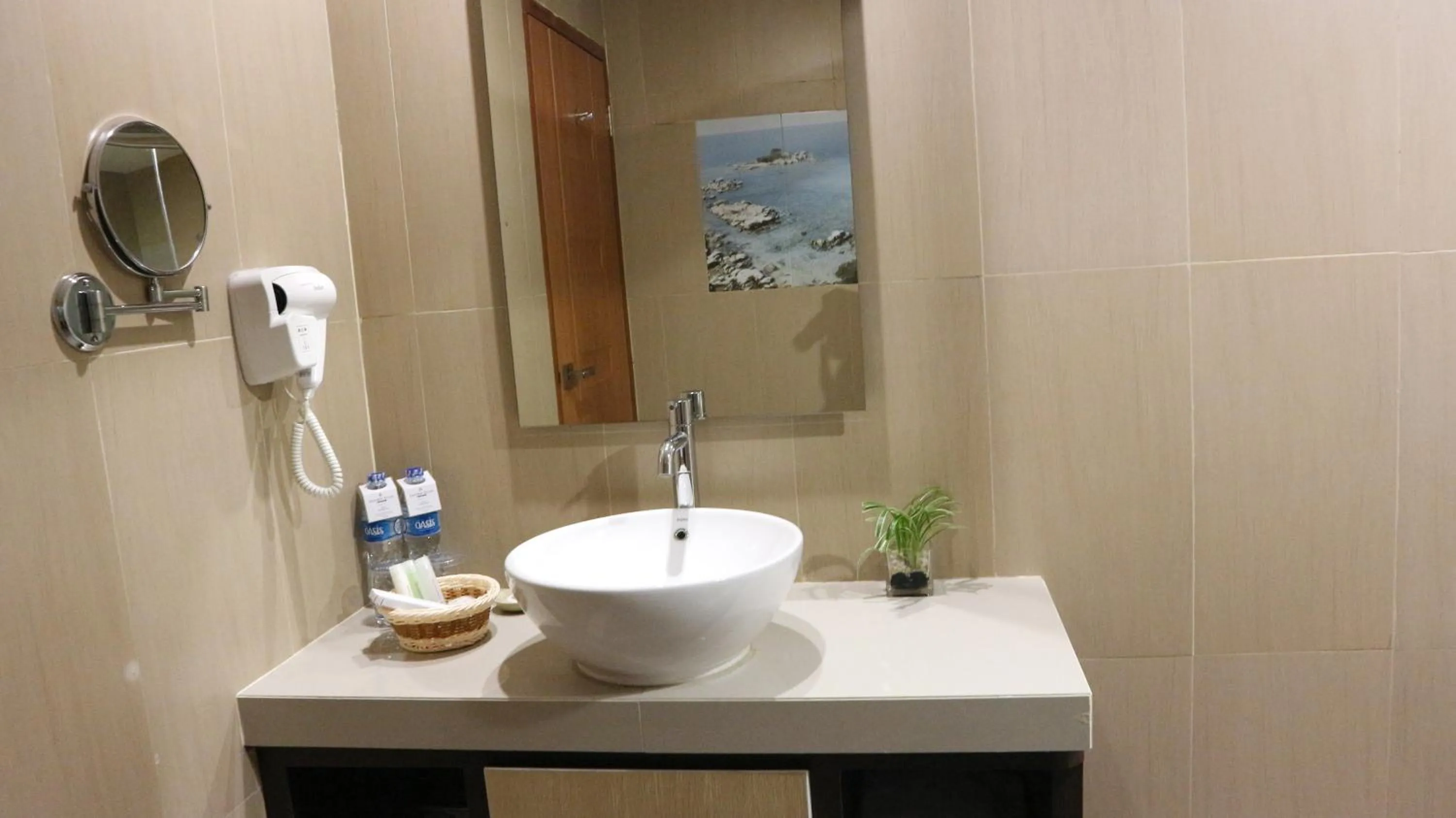 Bathroom in Golden Tulip Essential Belitung