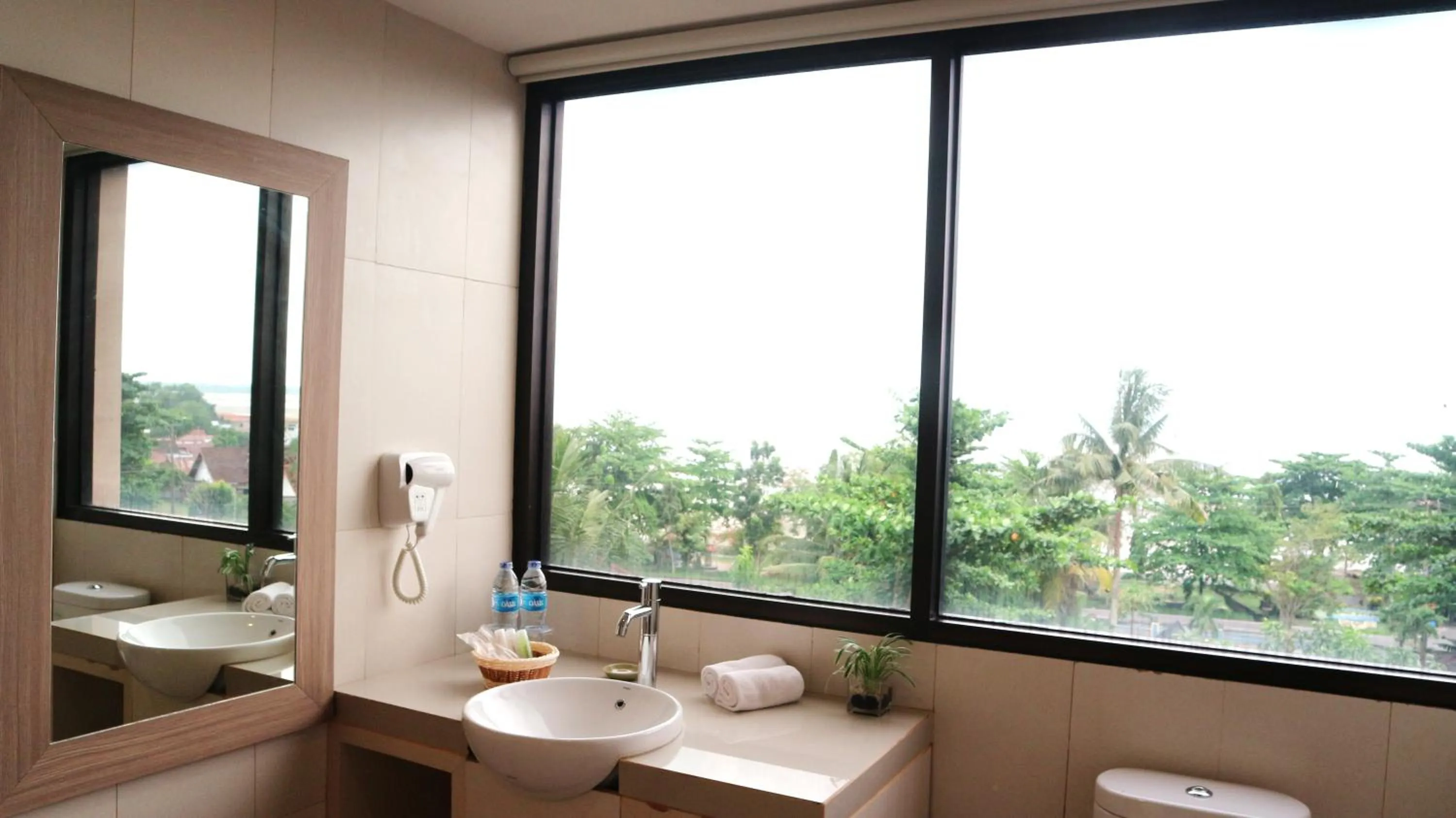 Bathroom in Golden Tulip Essential Belitung