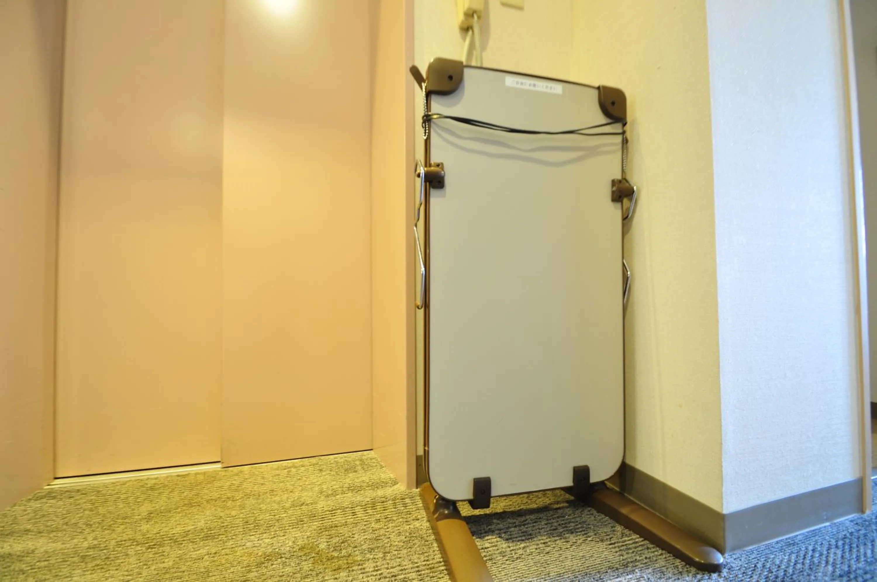 trouser press in Annex Hotel Abe