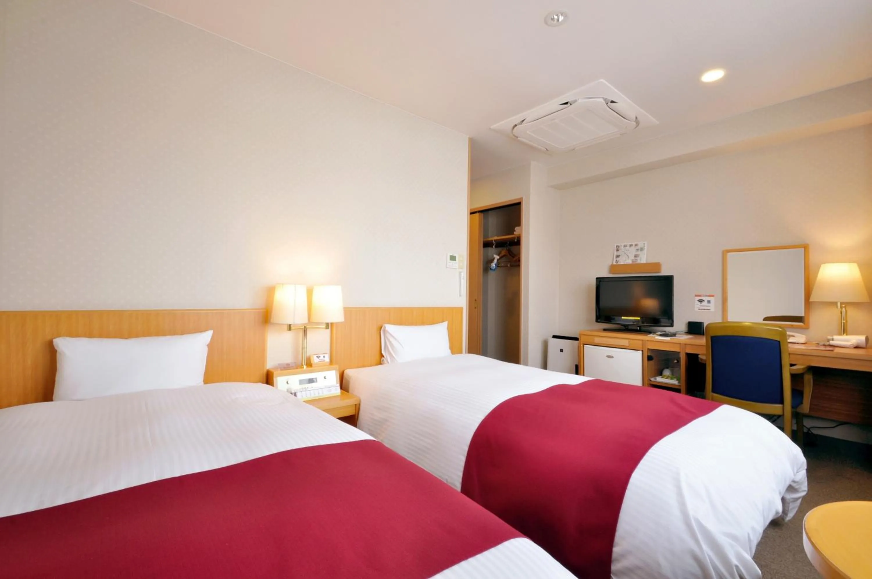 Photo of the whole room, Bed in Annex Hotel Abe