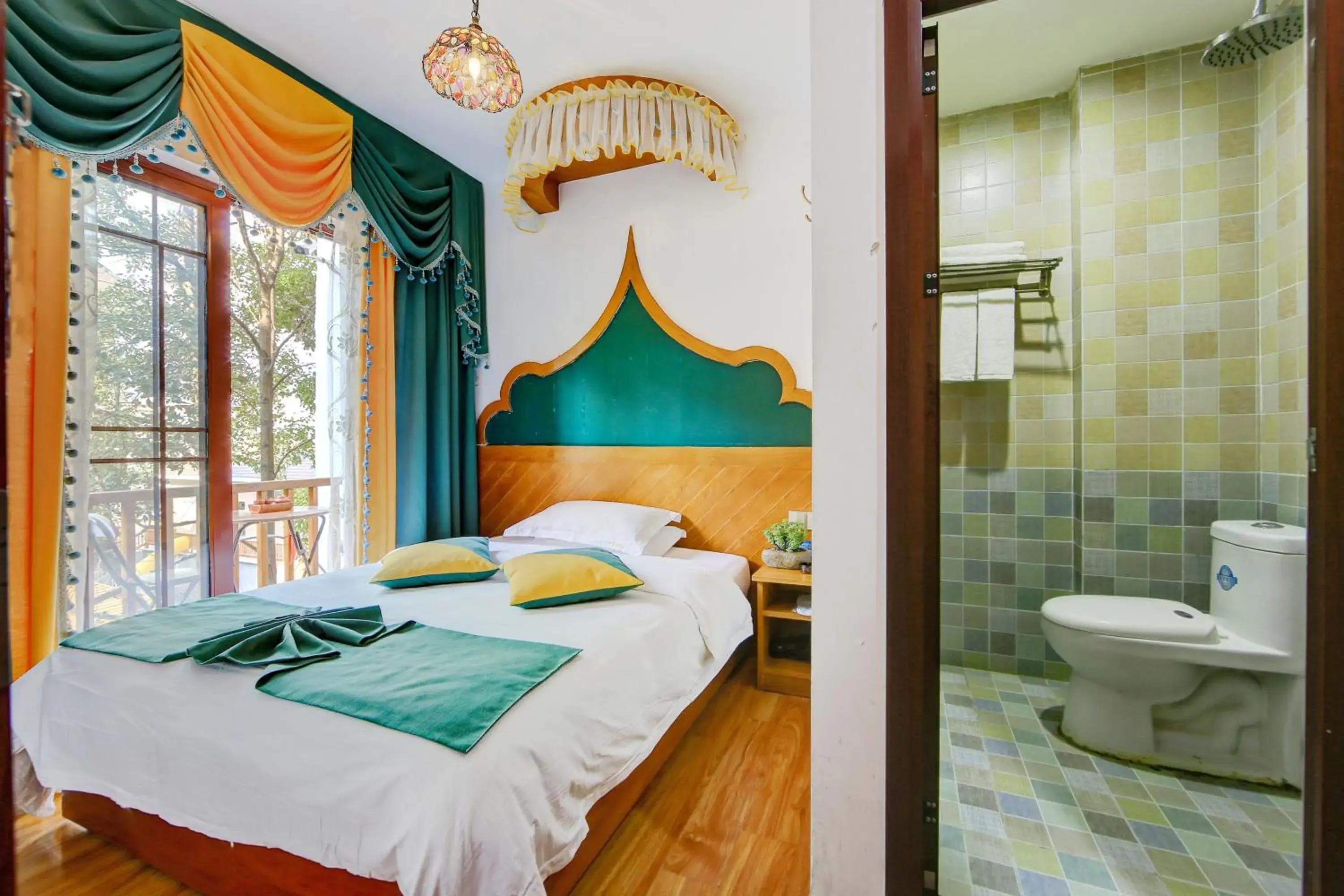 Double Room with Private Bathroom in Edinburgh Hostel Double Room with Private Bathroom in Edinburgh Hostel