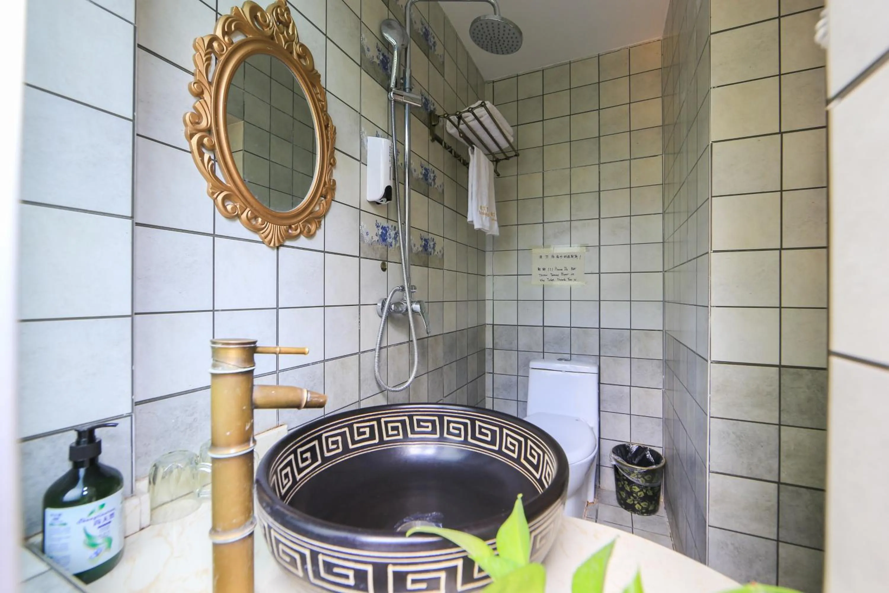 Toilet in Edinburgh Hostel