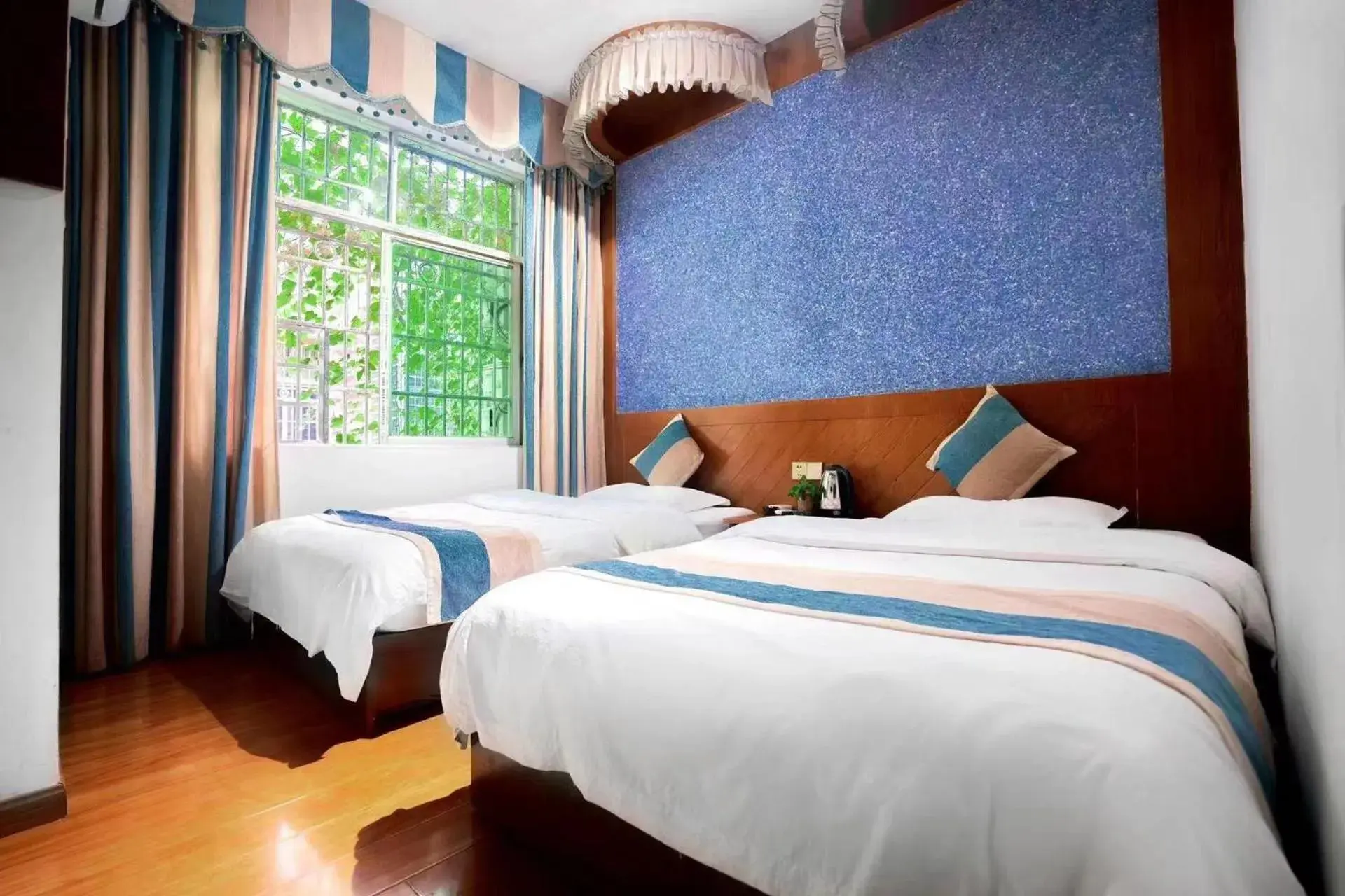 Deluxe Twin Room in Edinburgh Hostel Deluxe Twin Room in Edinburgh Hostel