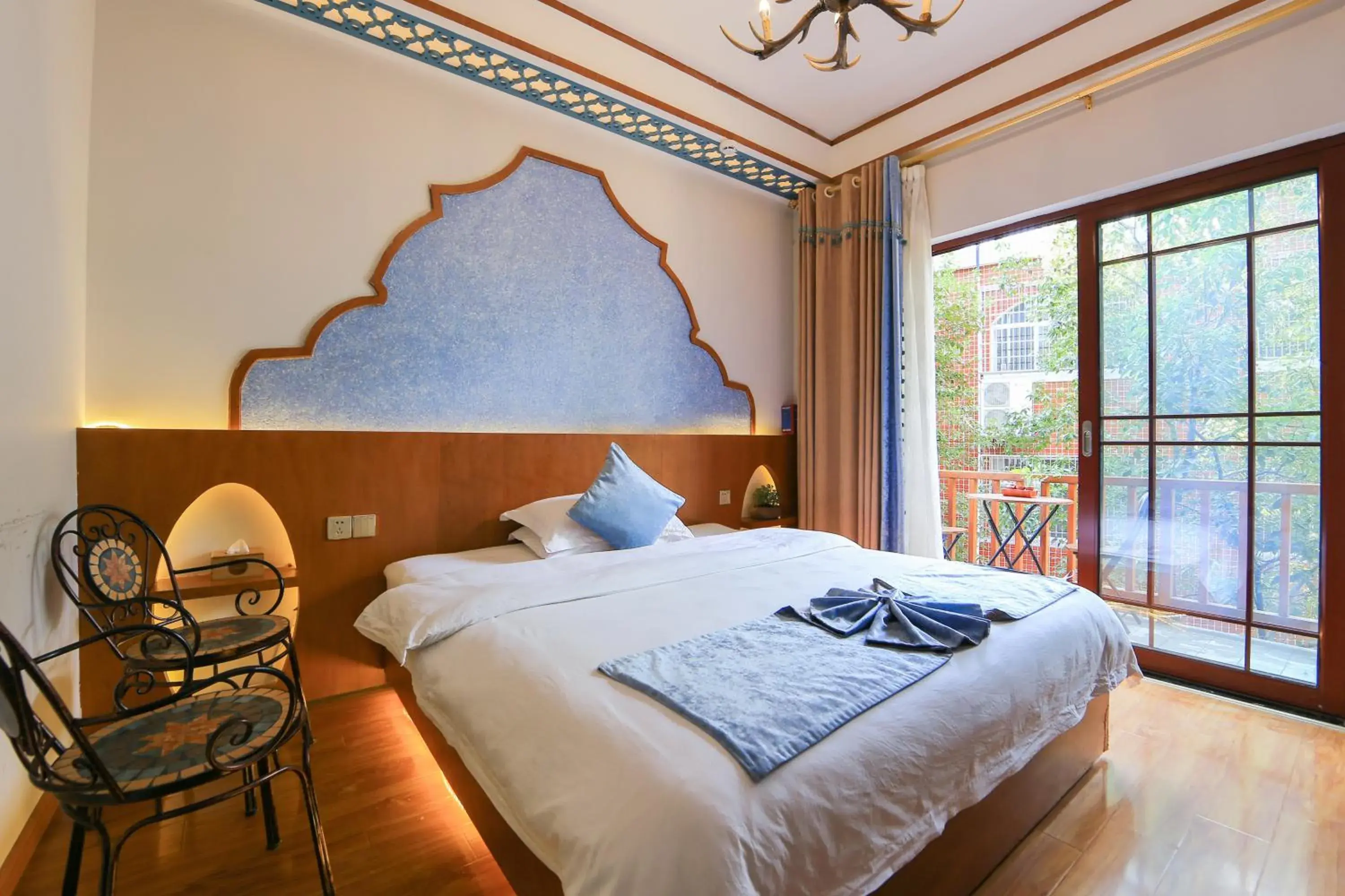 Garden View Queen Room in Edinburgh Hostel Garden View Queen Room in Edinburgh Hostel