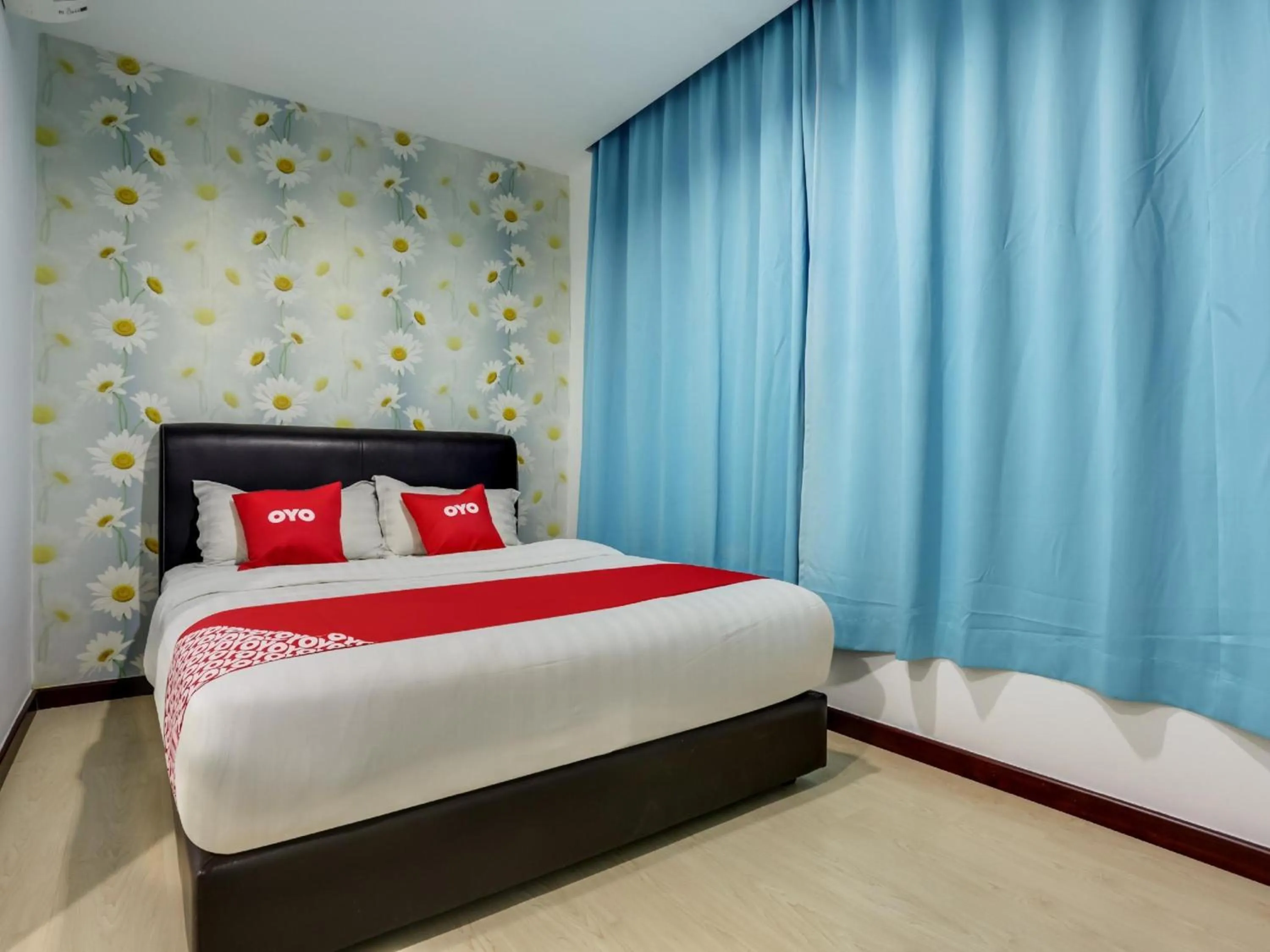 Photo of the whole room, Bed in OYO 89583 Grove Hotel