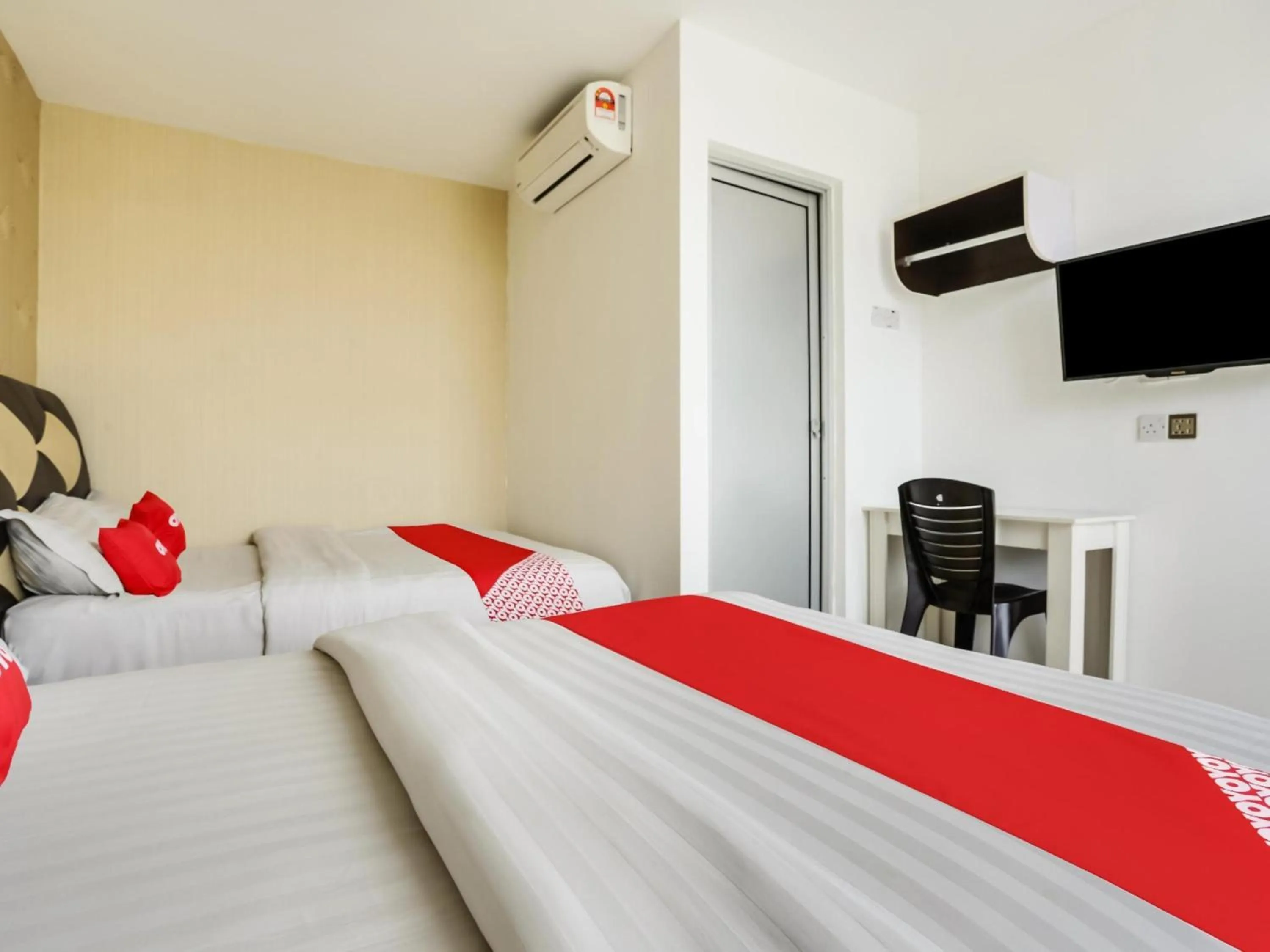 View (from property/room), Bed in OYO 89583 Grove Hotel