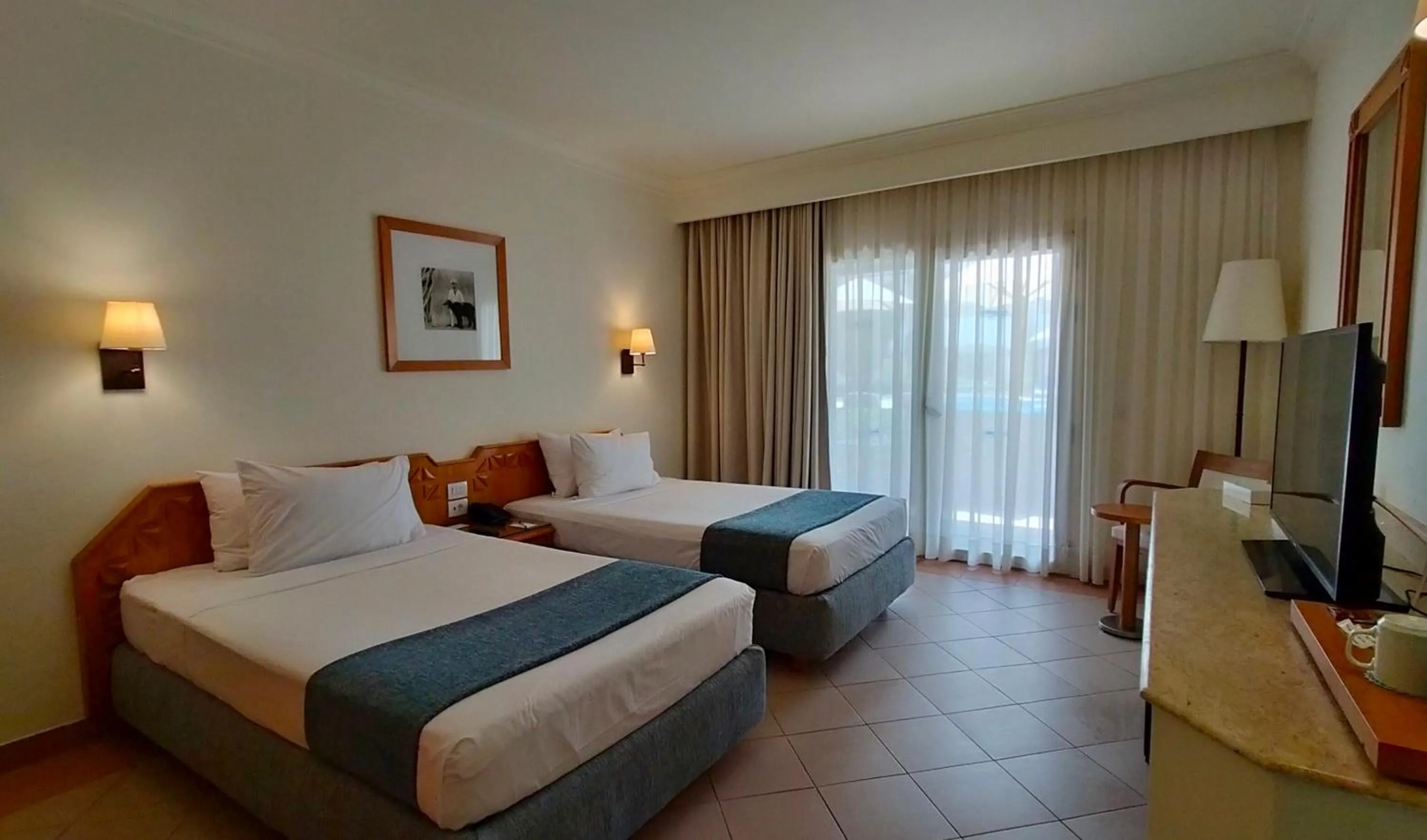 Shower, Bed in Camel Dive Club & Hotel - Boutique Hotel