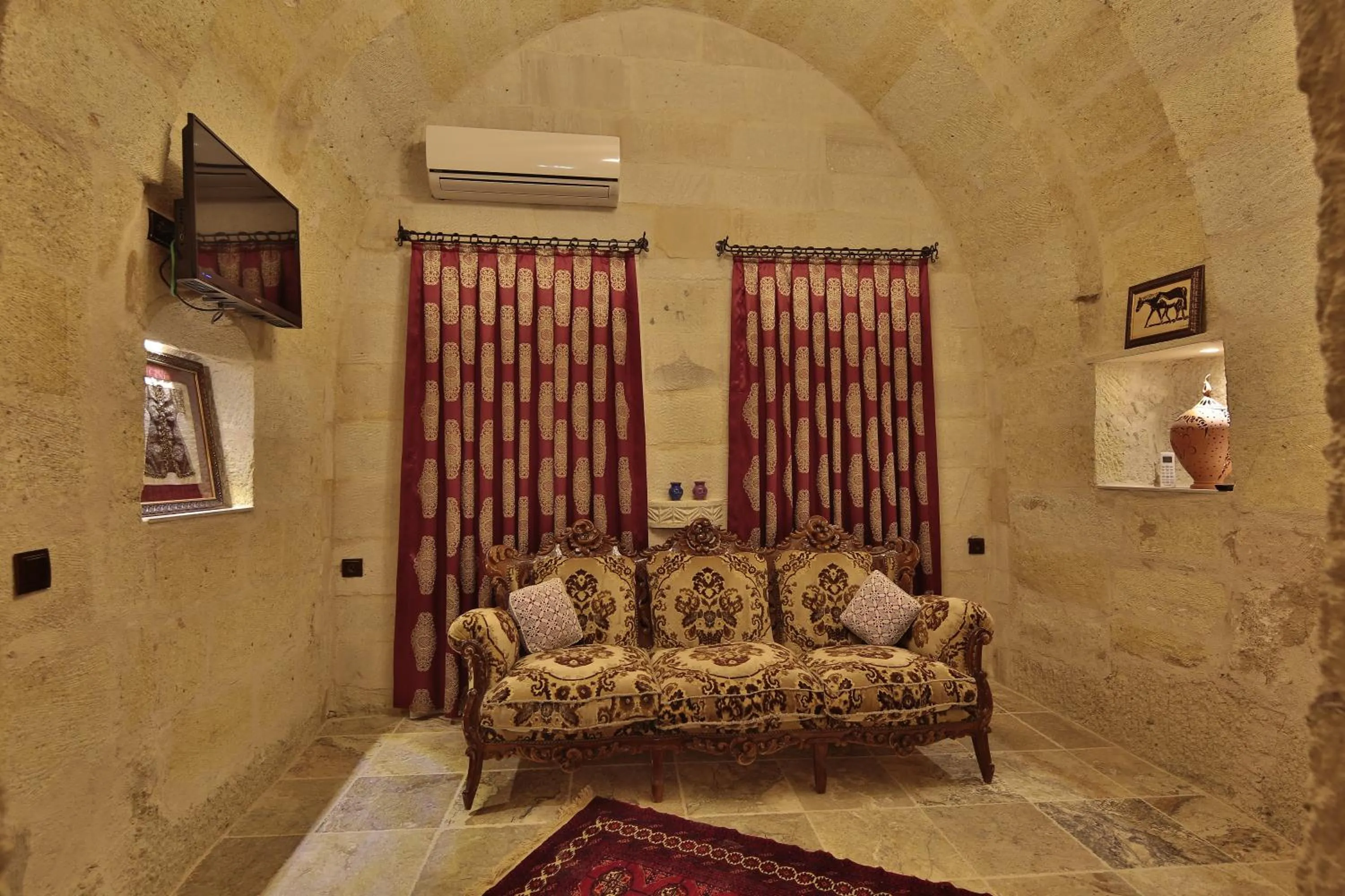 Living room in Aren Cave Hotel And Art Gallery