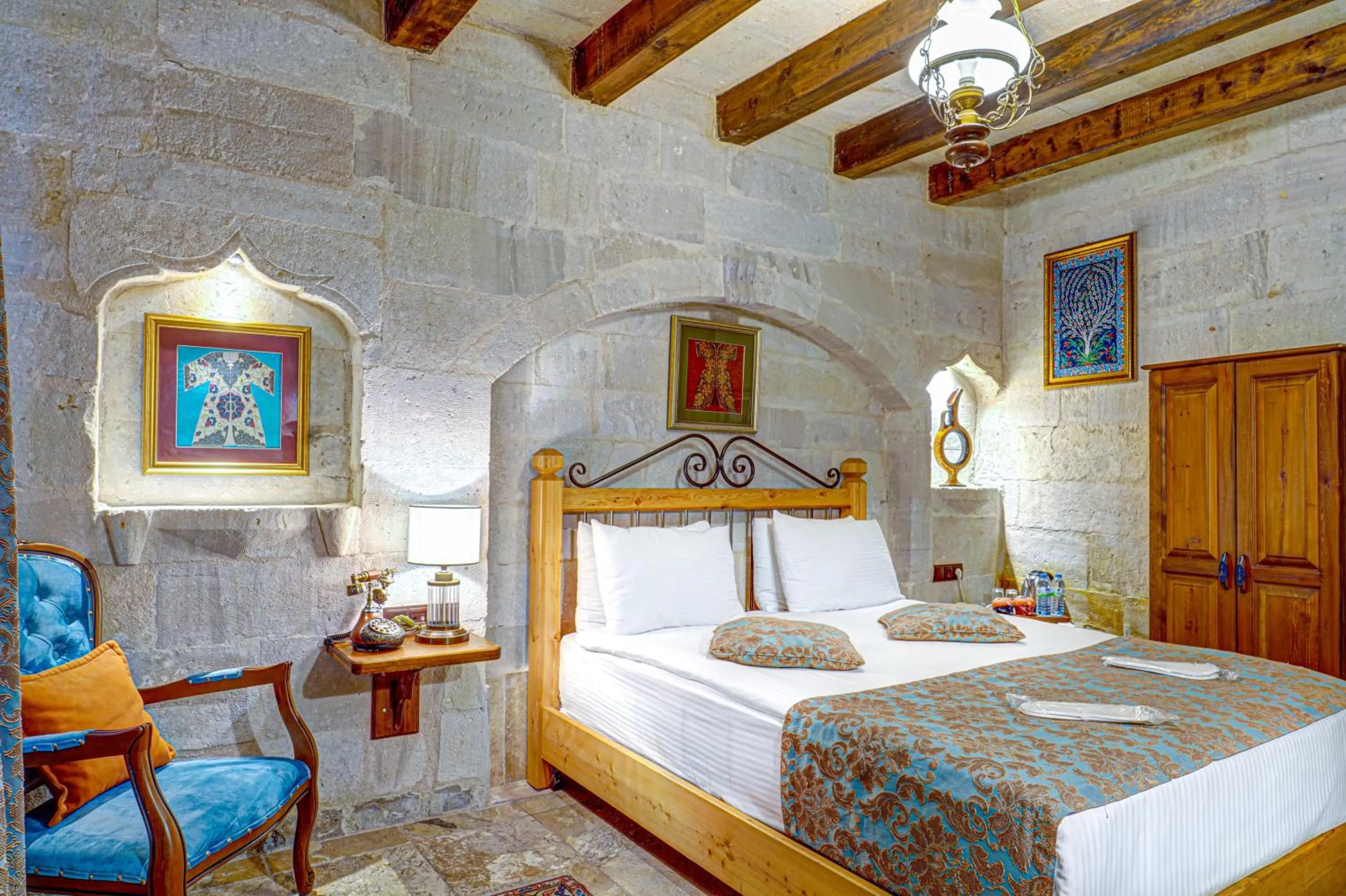 Bed in Aren Cave Hotel And Art Gallery