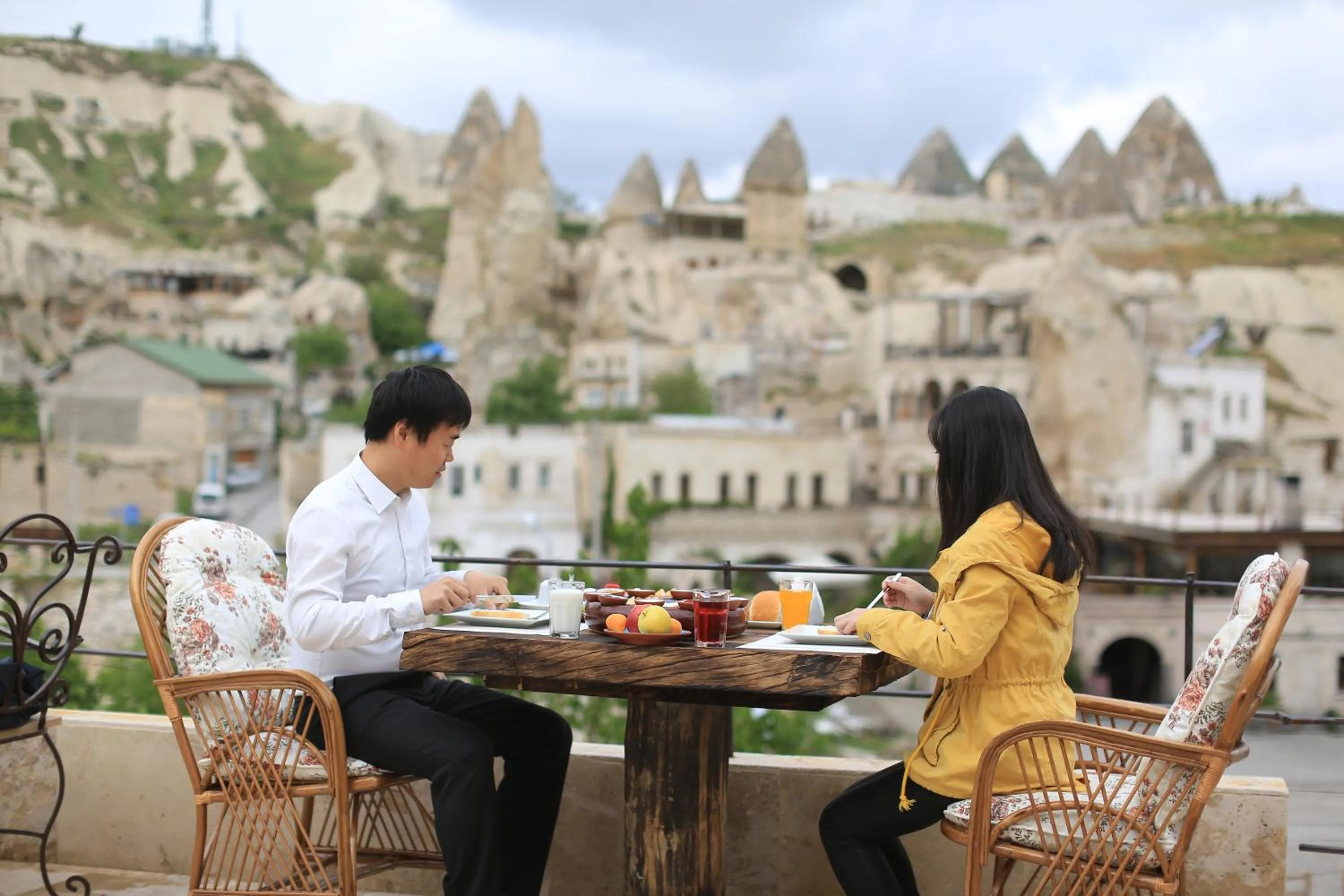 Food and drinks in Aren Cave Hotel And Art Gallery