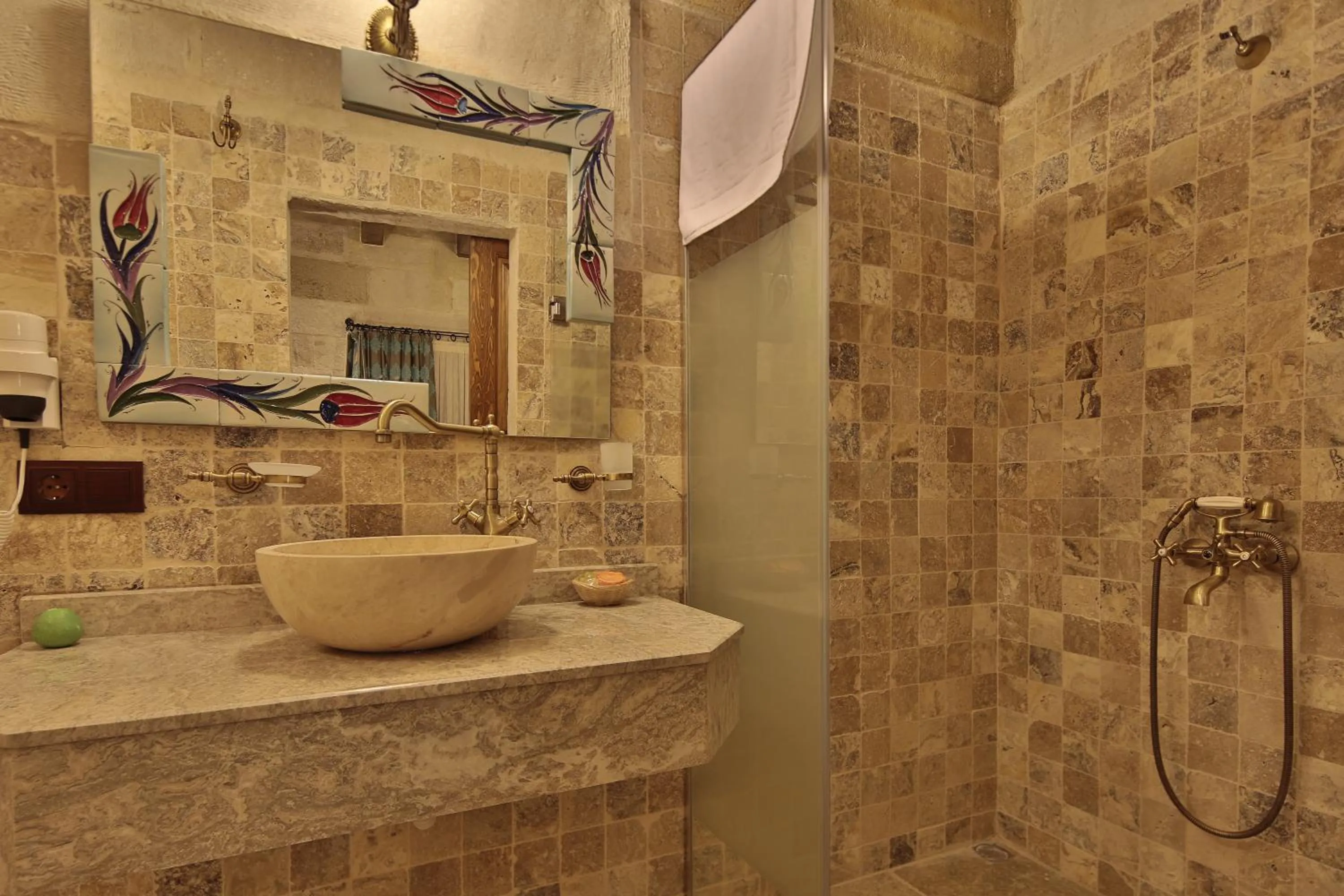 Bathroom in Aren Cave Hotel And Art Gallery