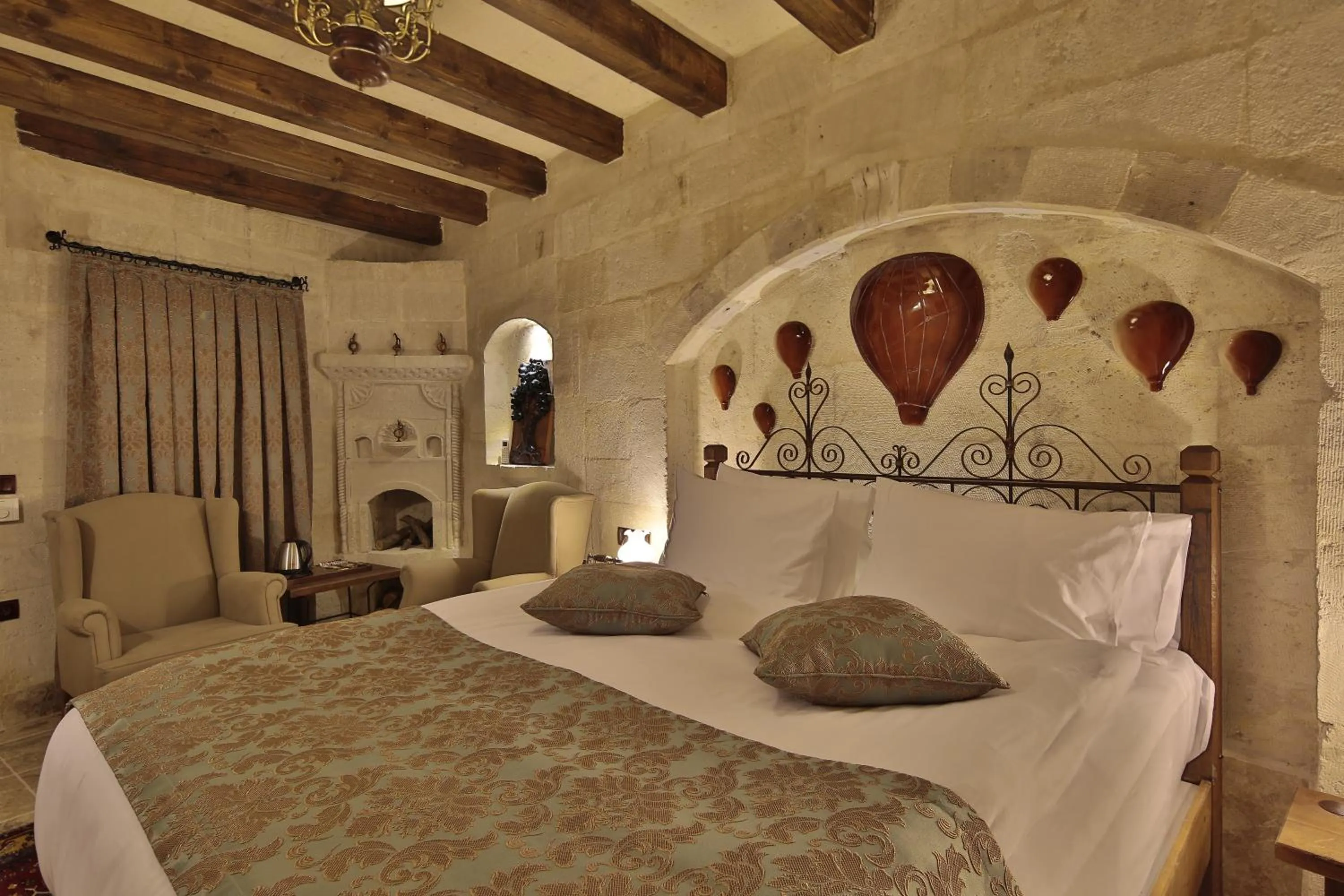 Bed in Aren Cave Hotel And Art Gallery