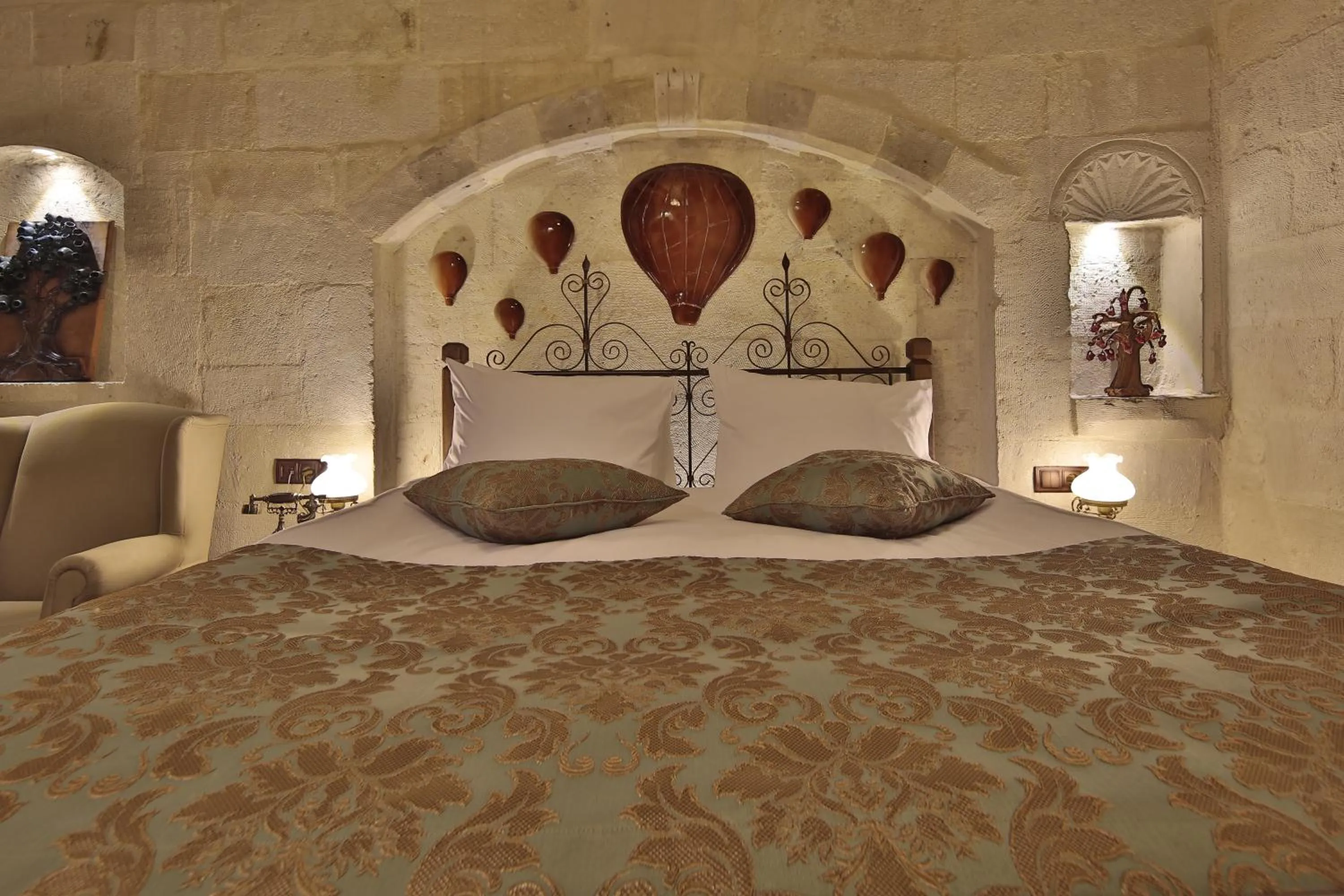 Bed in Aren Cave Hotel And Art Gallery