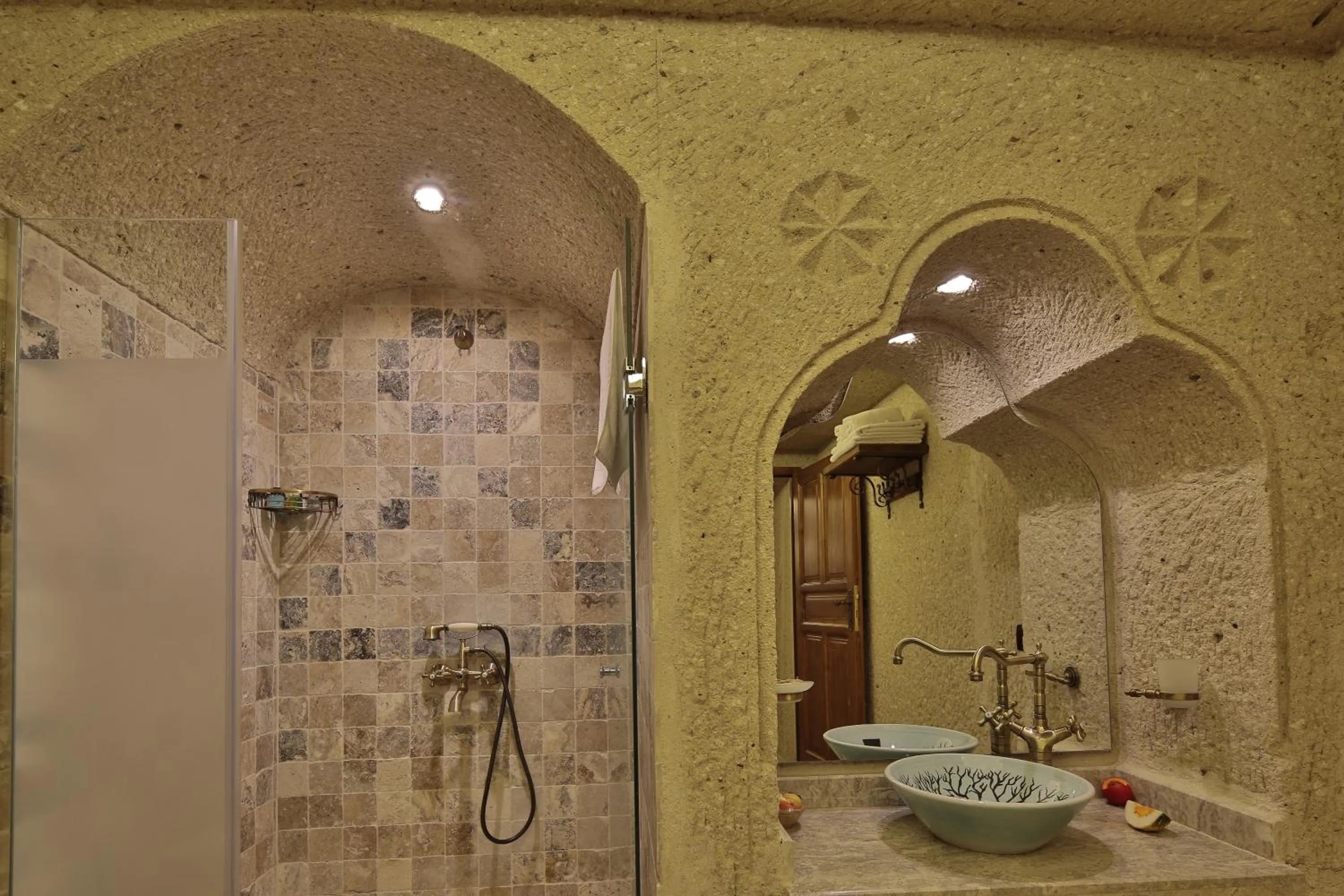 Bathroom in Aren Cave Hotel And Art Gallery