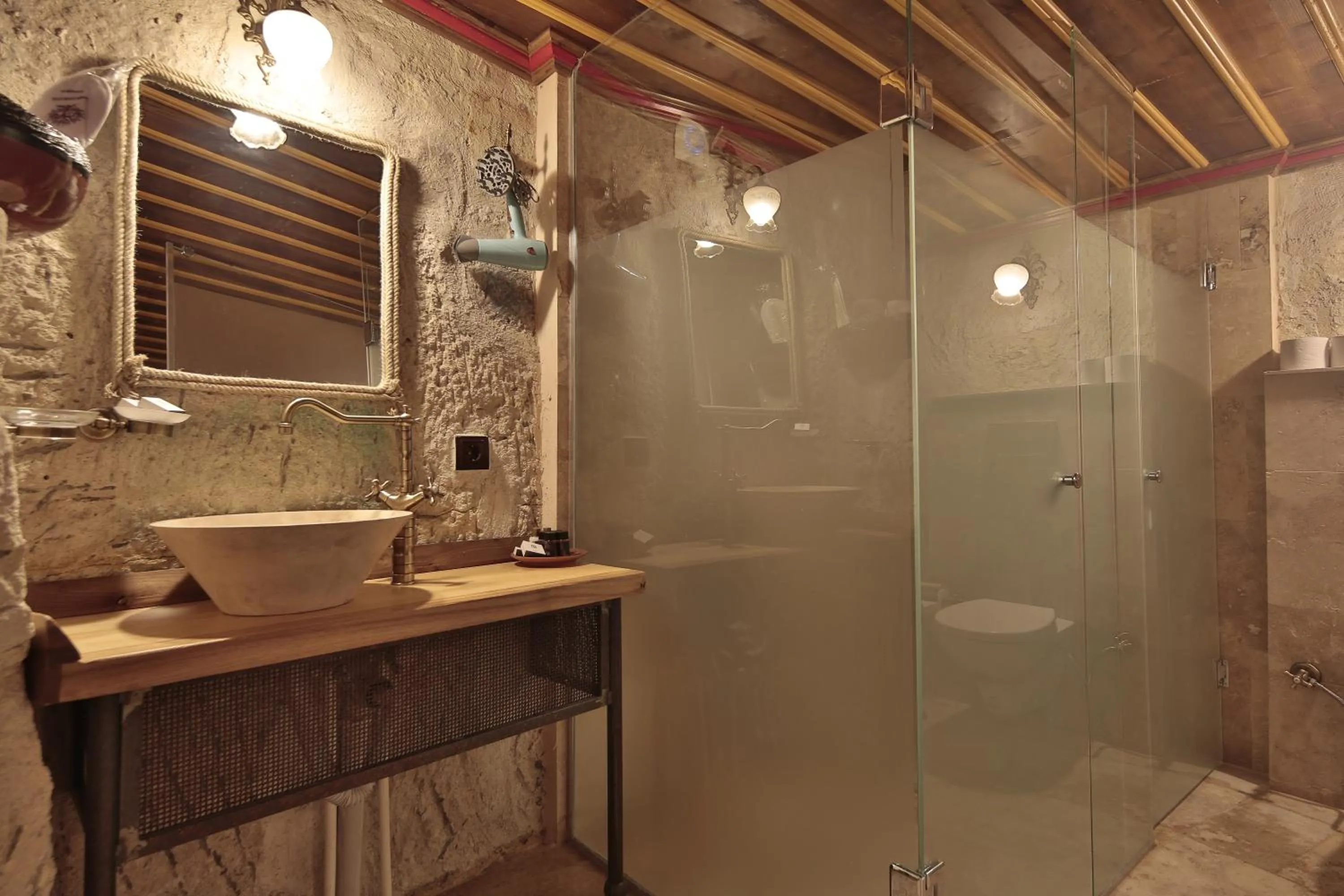 Bathroom in Aren Cave Hotel And Art Gallery