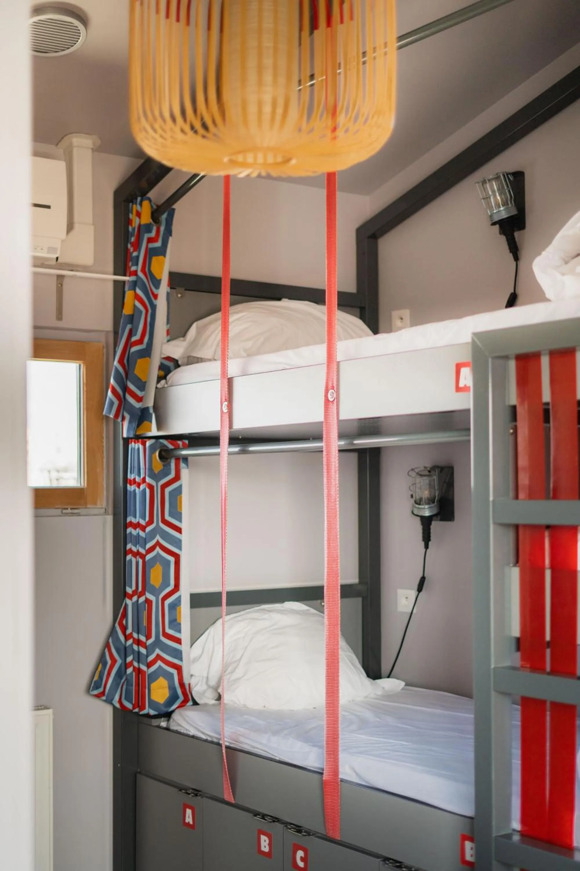 bunk bed, Bed in The People Paris Belleville