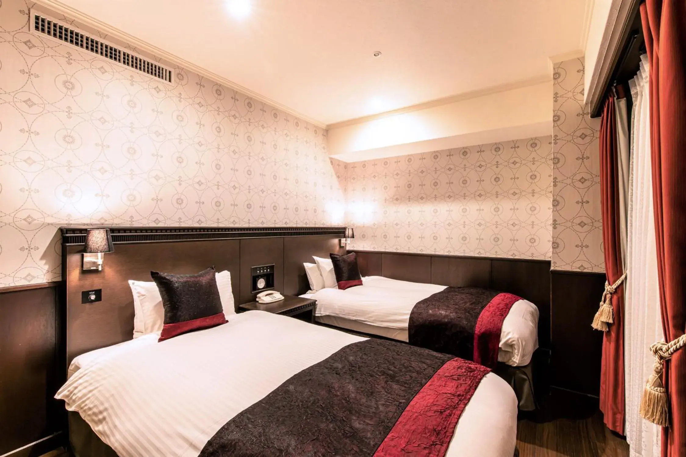 Premier Twin Room in Kobe Tor Road Hotel Sanraku Premier Twin Room in Kobe Tor Road Hotel Sanraku