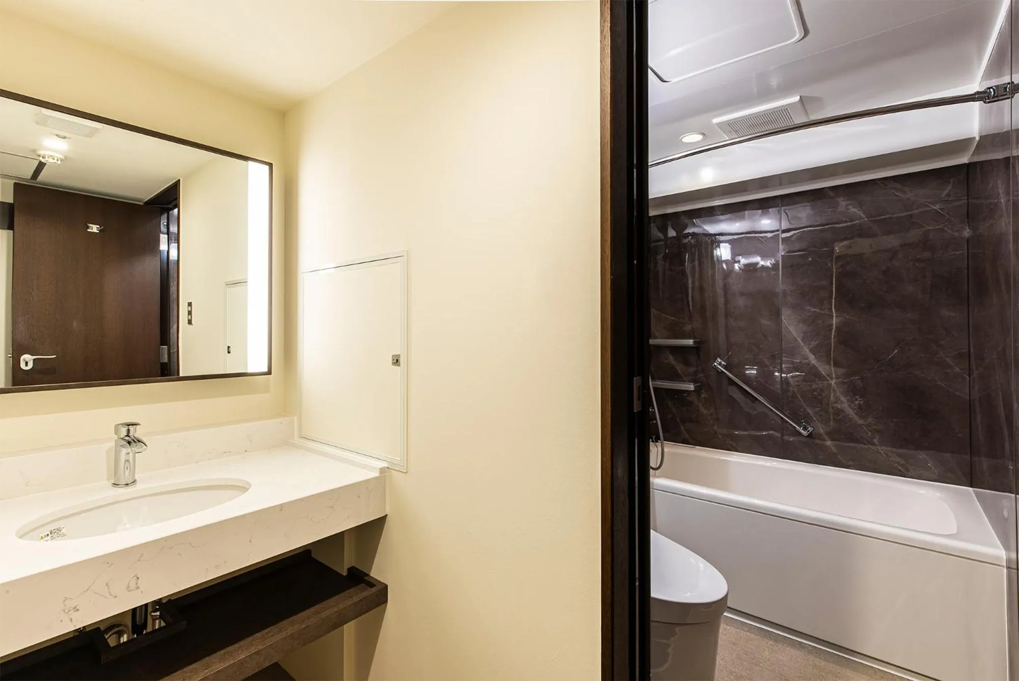 Bathroom in Kobe Tor Road Hotel Sanraku