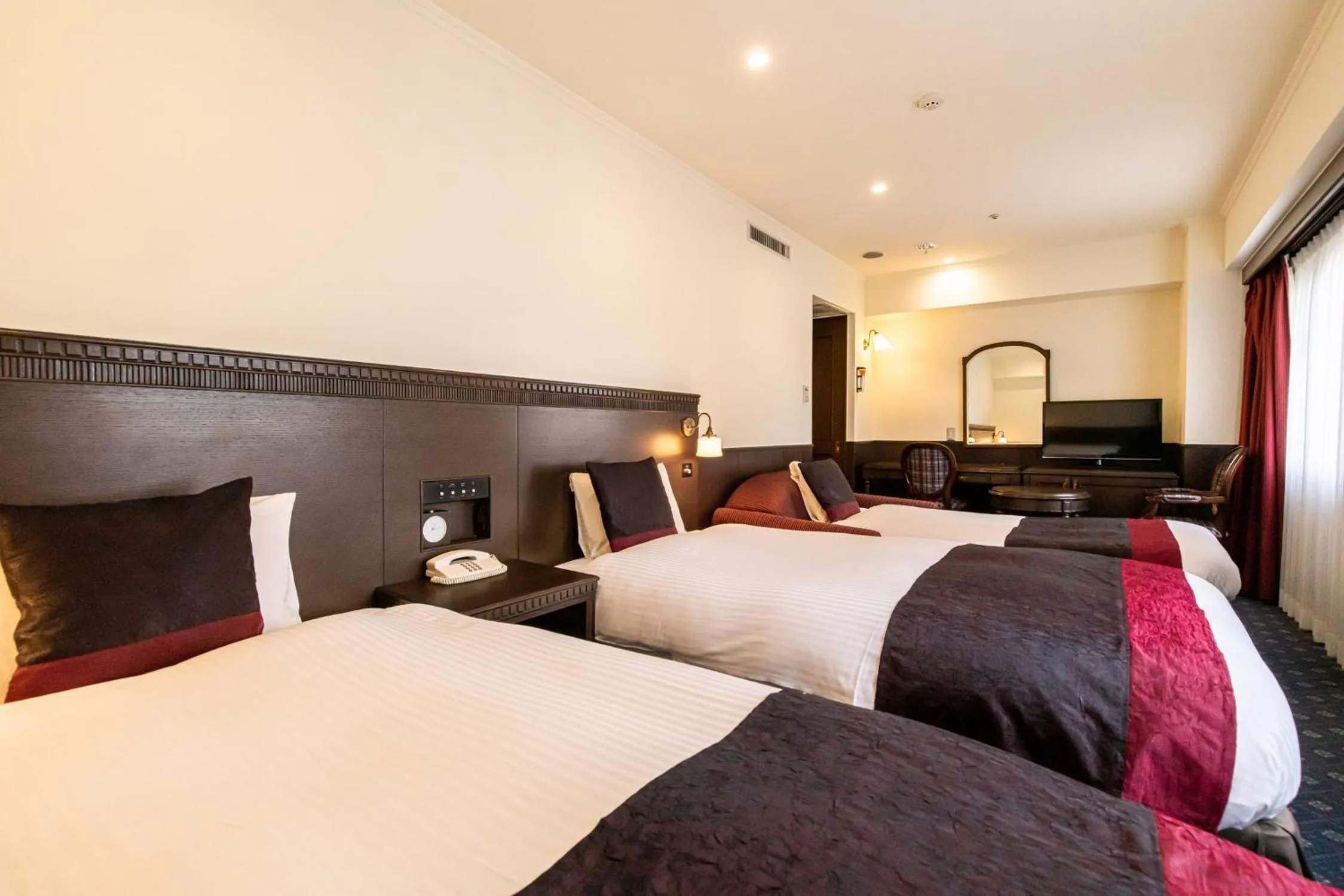 Bed in Kobe Tor Road Hotel Sanraku