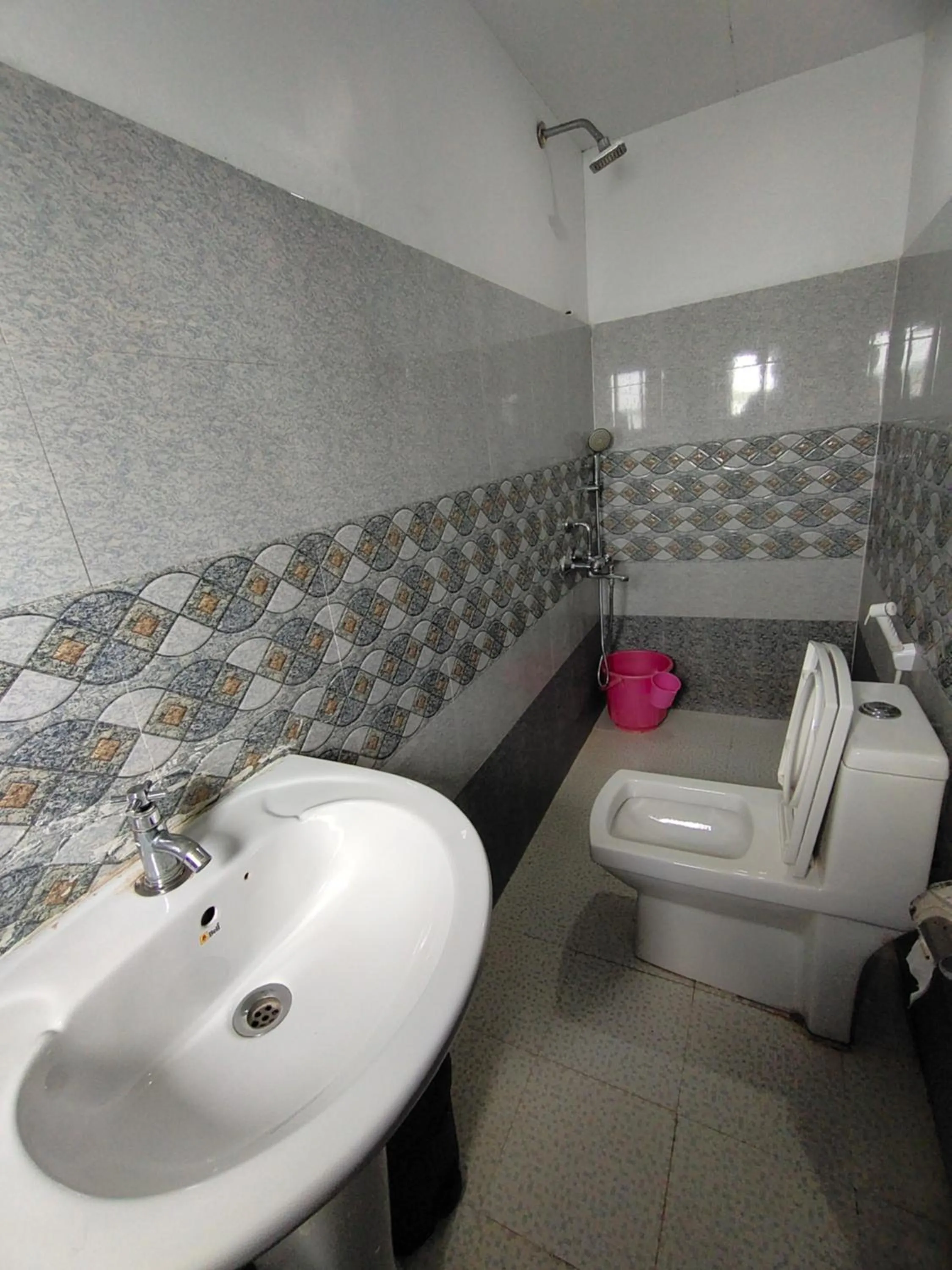 Shower in Paradise Lagoon