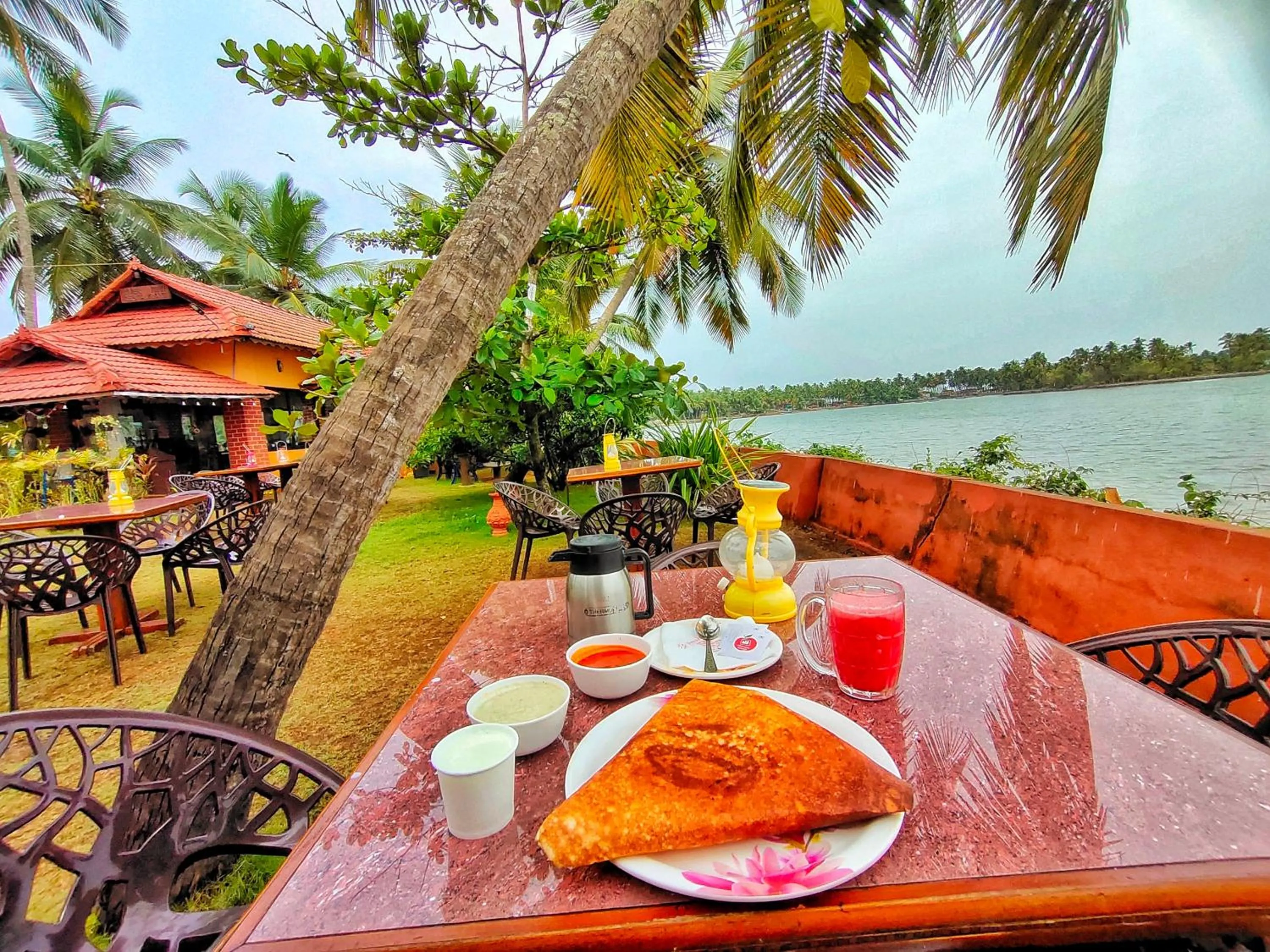 Restaurant/places to eat in Paradise Lagoon