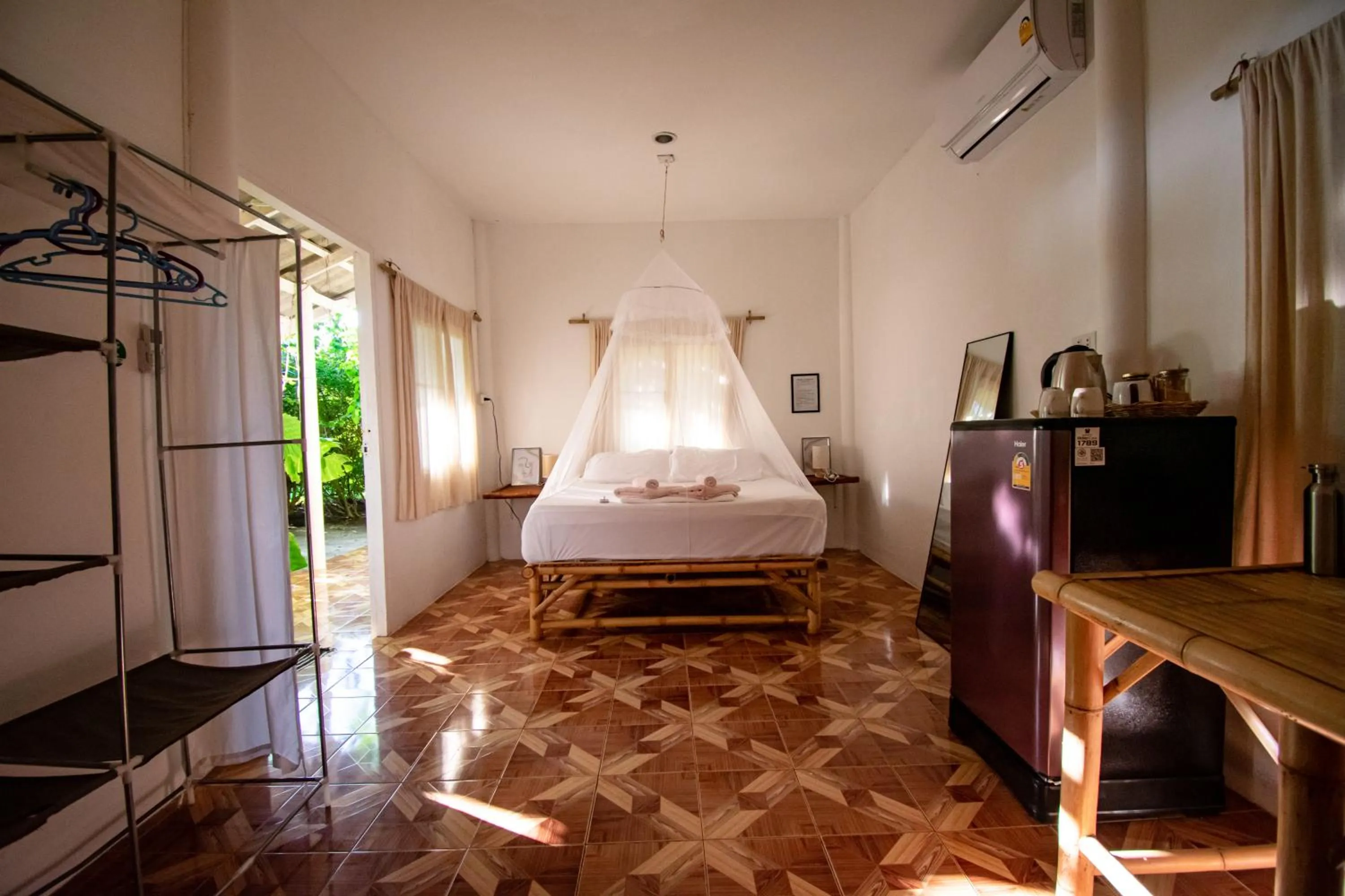 Studio with Balcony in Colorful Hut