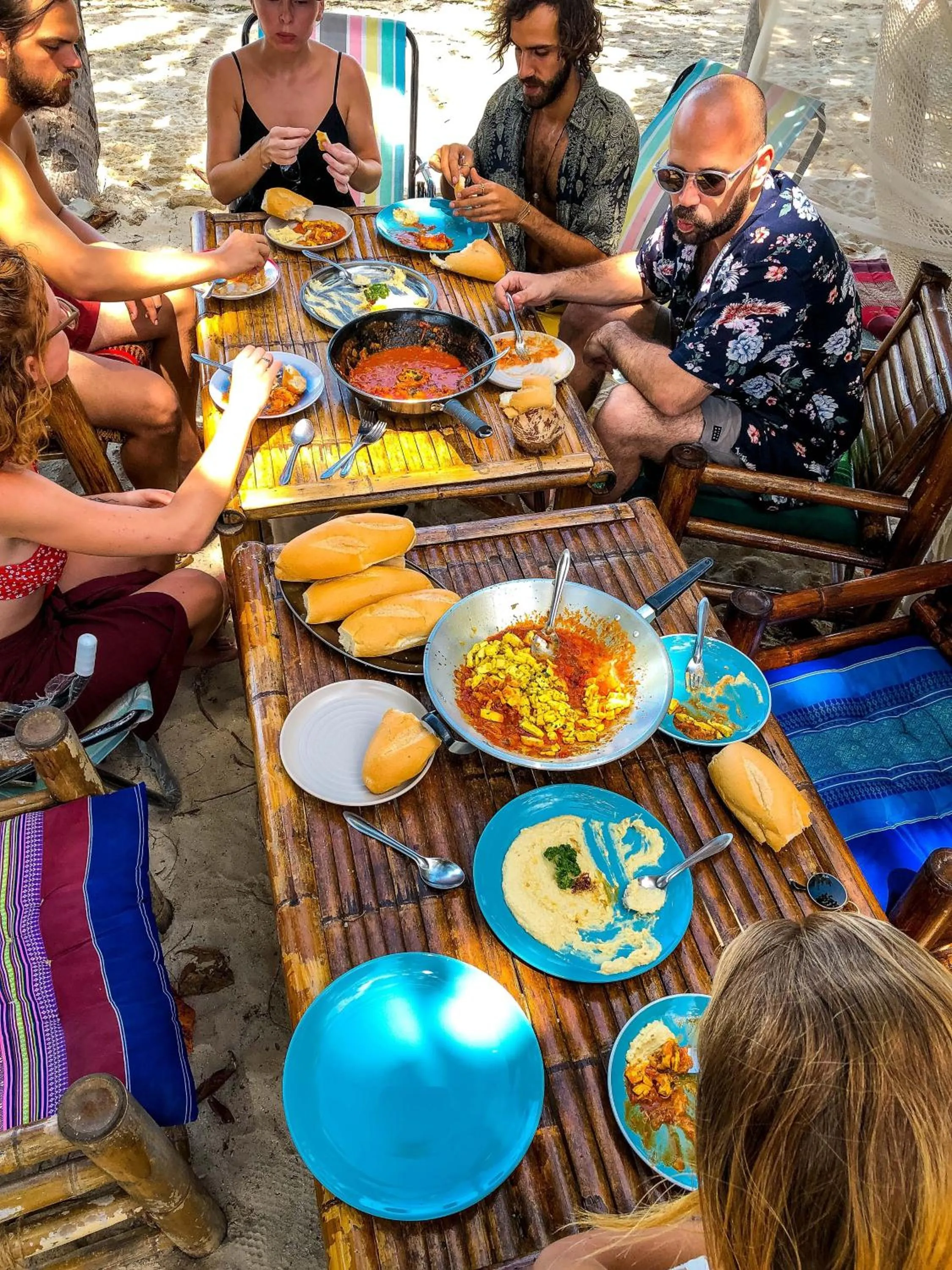 Restaurant/places to eat in Colorful Hut